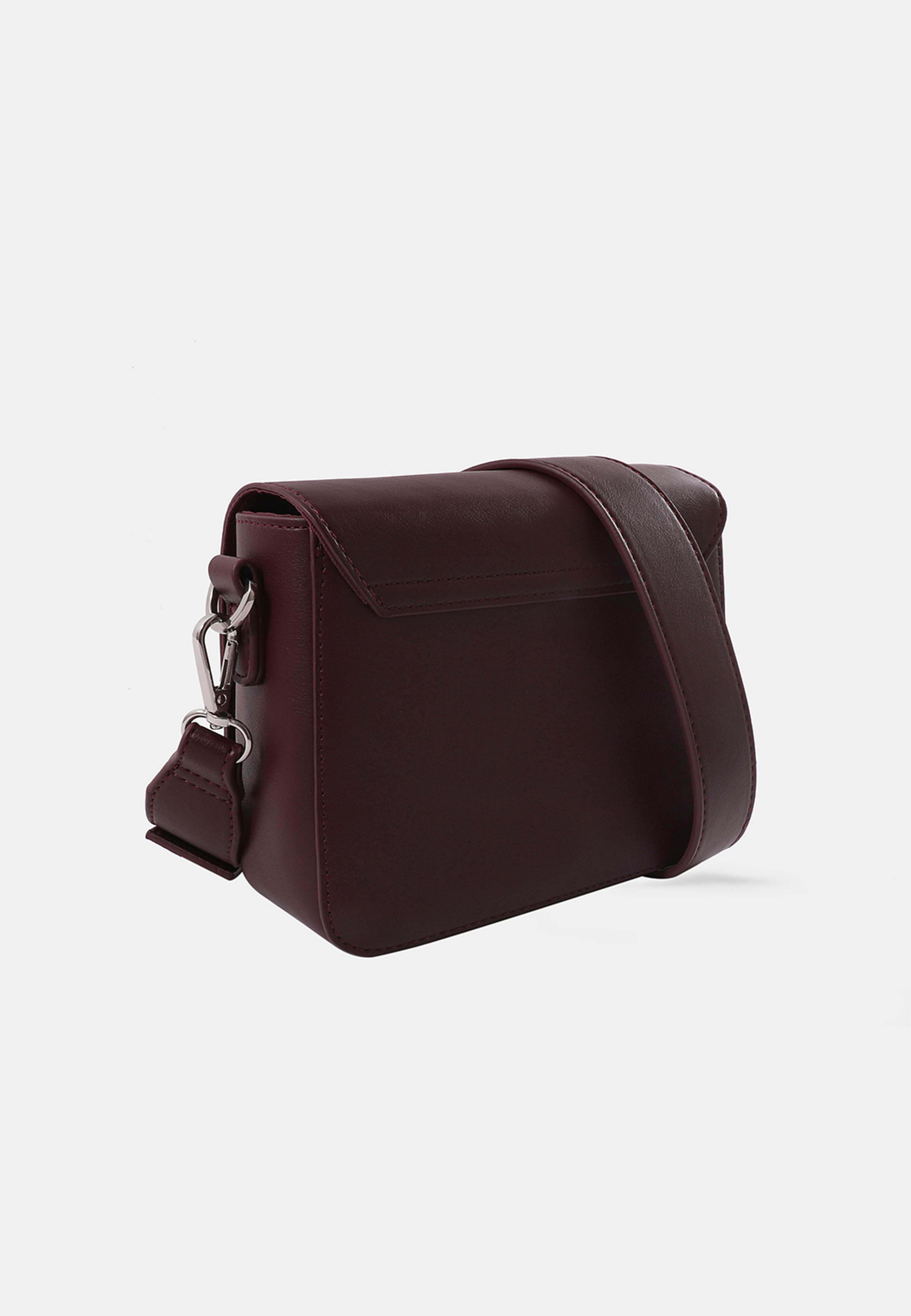 Crossbody CYNTHIA, från Carin Wester, i färgen Burgundy. Klicka för att öppna bilden i stort format