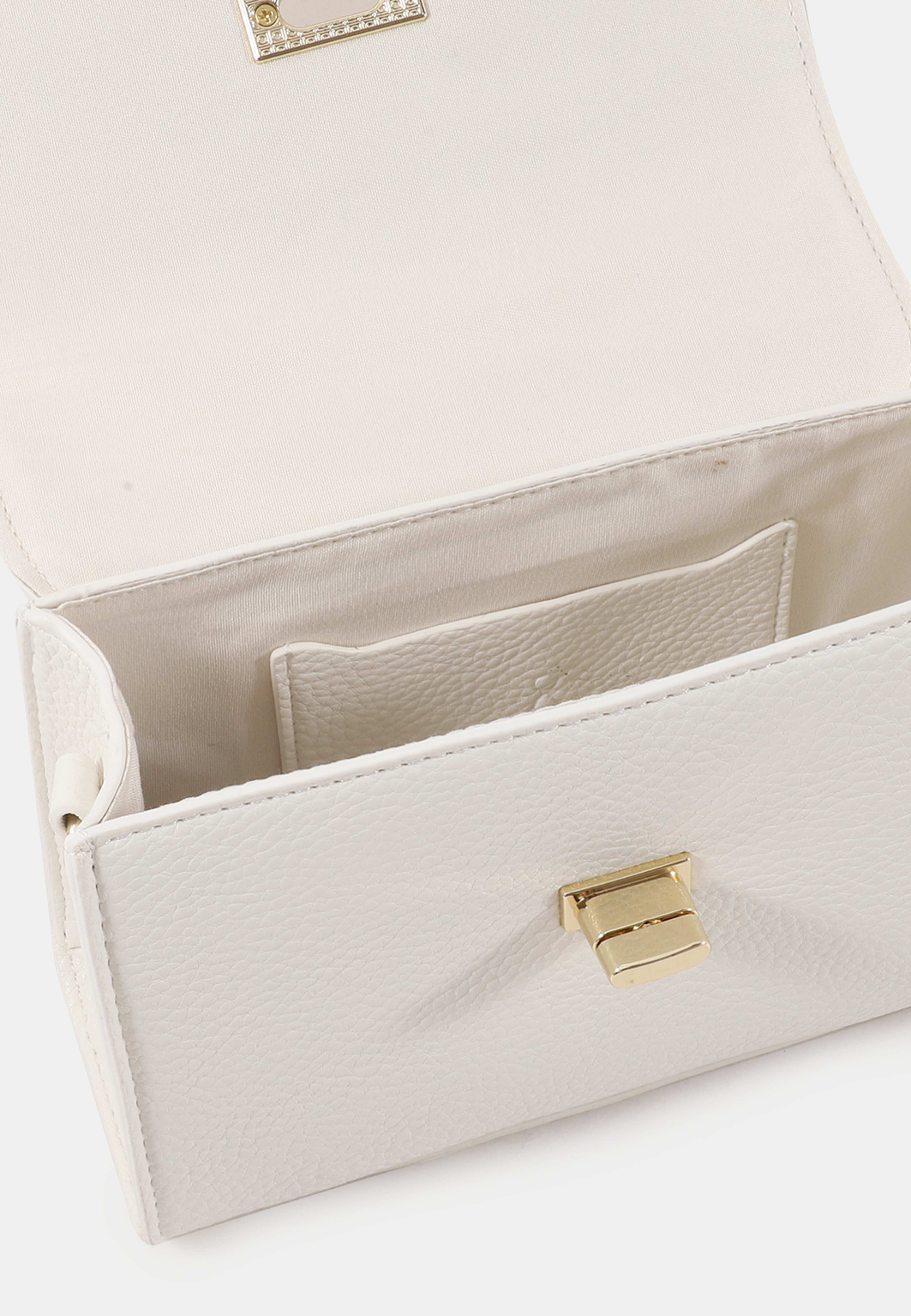 Handväska mini LOVA, från Å WOMAN, i färgen Off White. Klicka för att öppna bilden i stort format