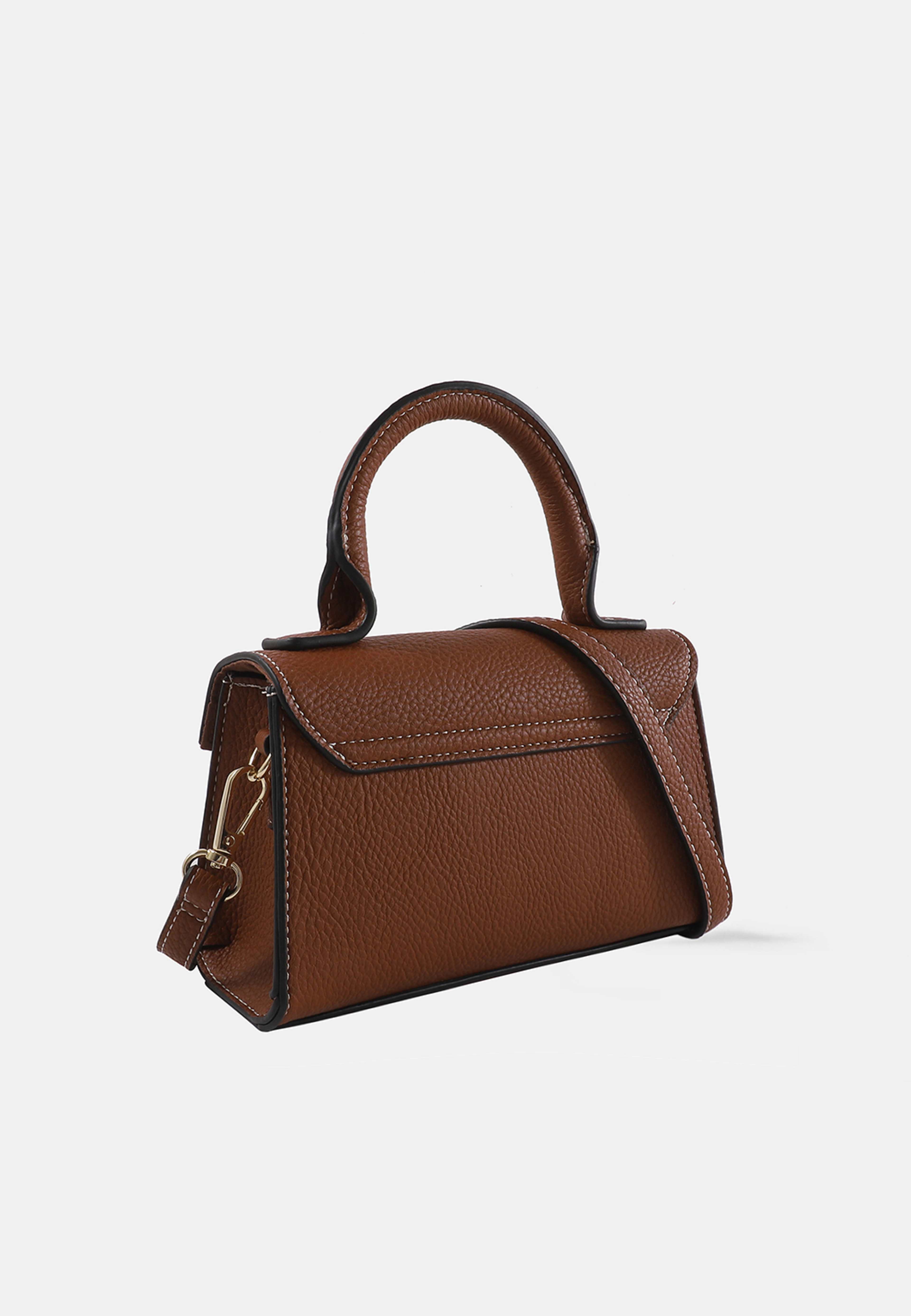 Handväska mini LOVA, från Å WOMAN, i färgen Cognac. Klicka för att öppna bilden i stort format