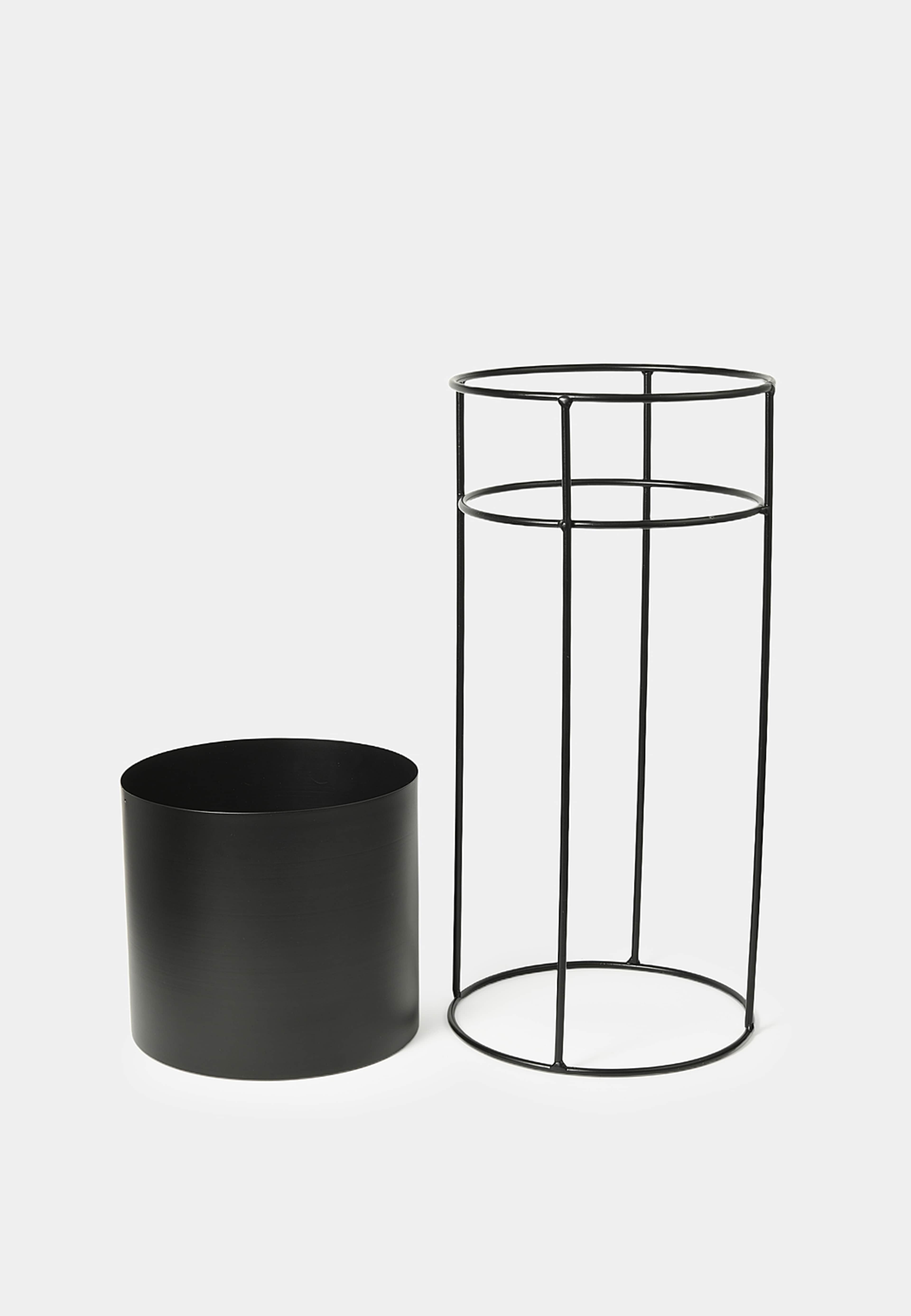 Blomkruka med ställning 55 cm, från Åhléns Home, i färgen Black. Klicka för att öppna bilden i stort format