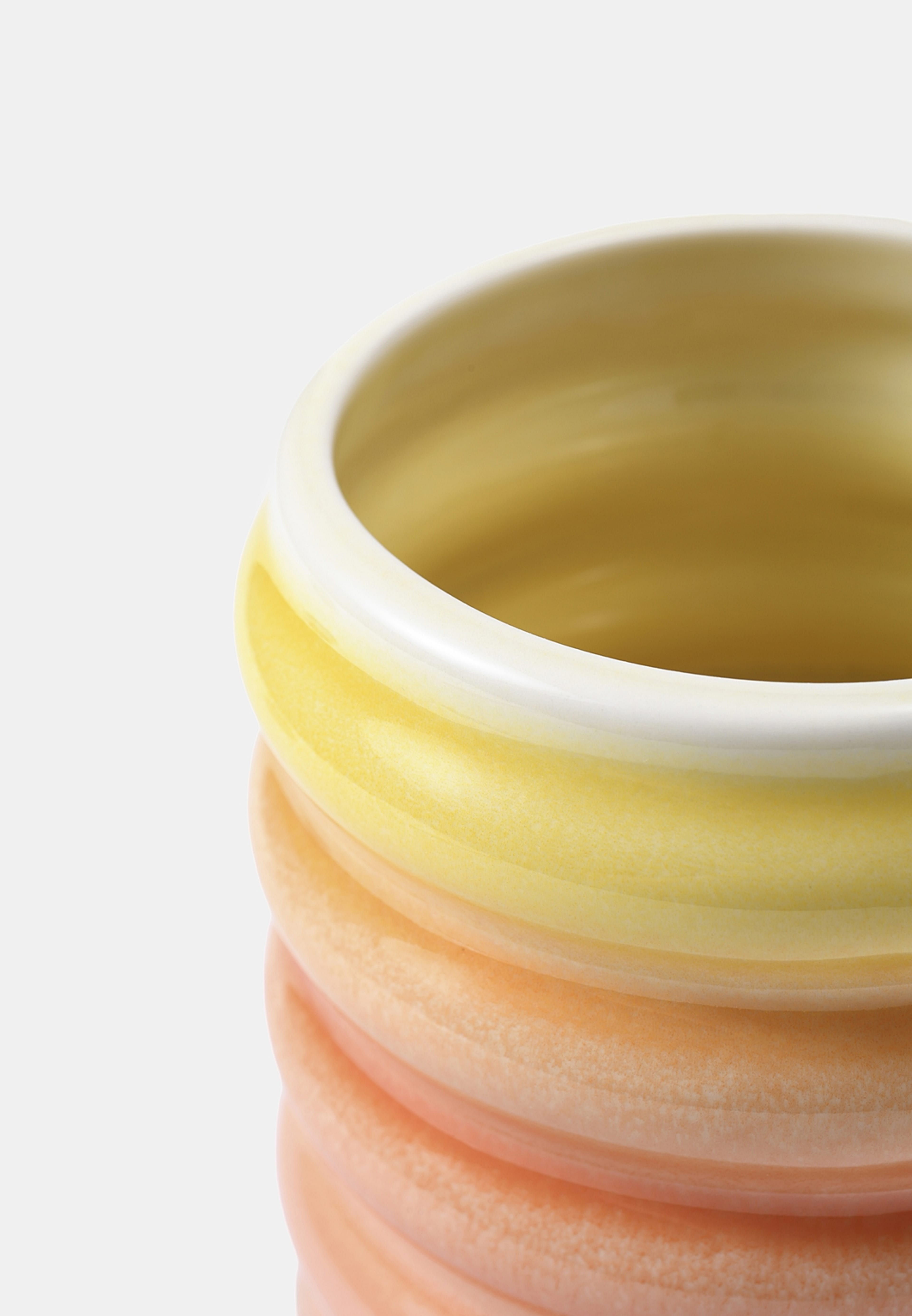 Mugg WAVY 35 cl, från Åhléns Home, i färgen Multi Yellow. Klicka för att öppna bilden i stort format