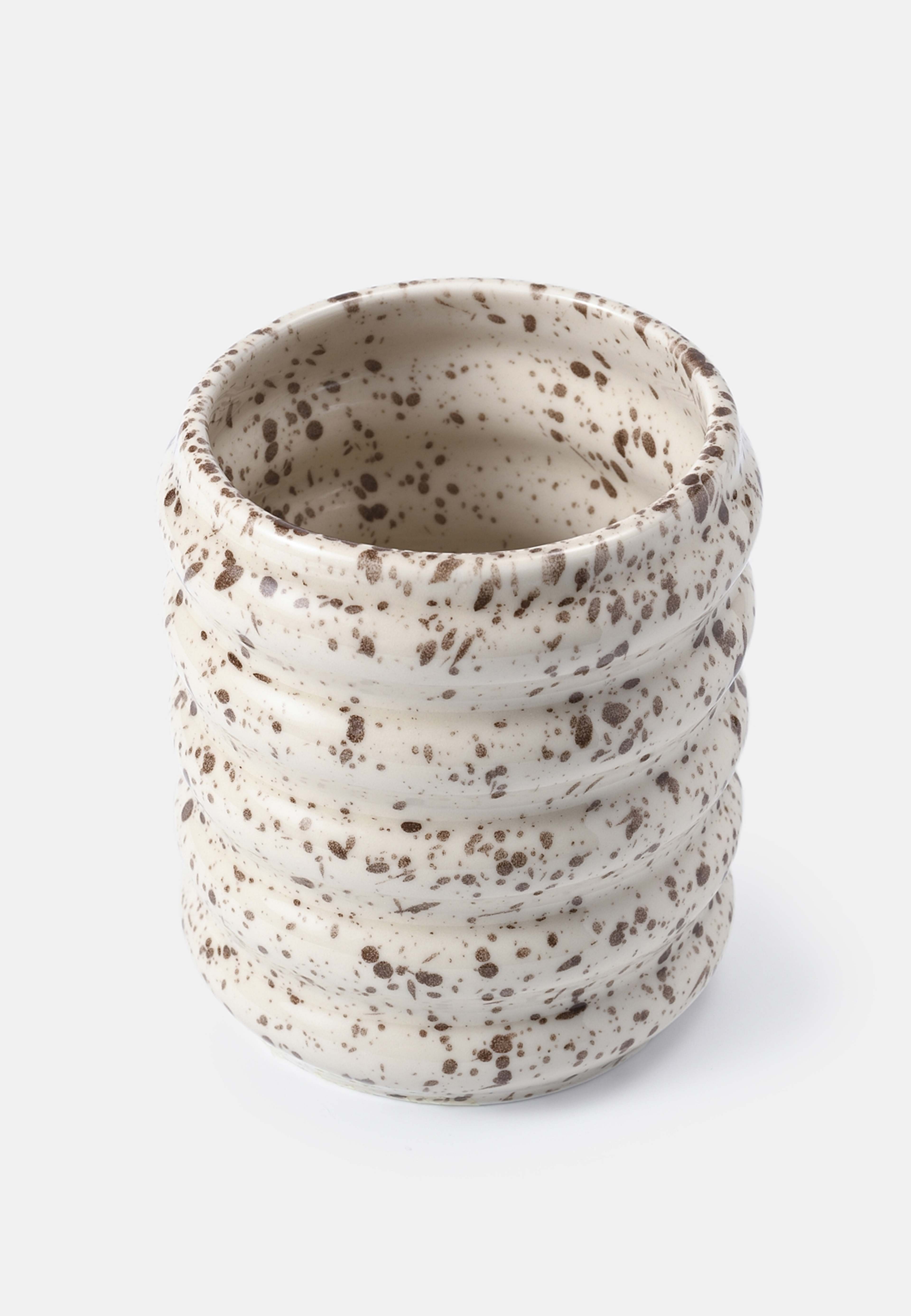 Mugg WAVY 35 cl, från Åhléns Home, i färgen Beige. Klicka för att öppna bilden i stort format