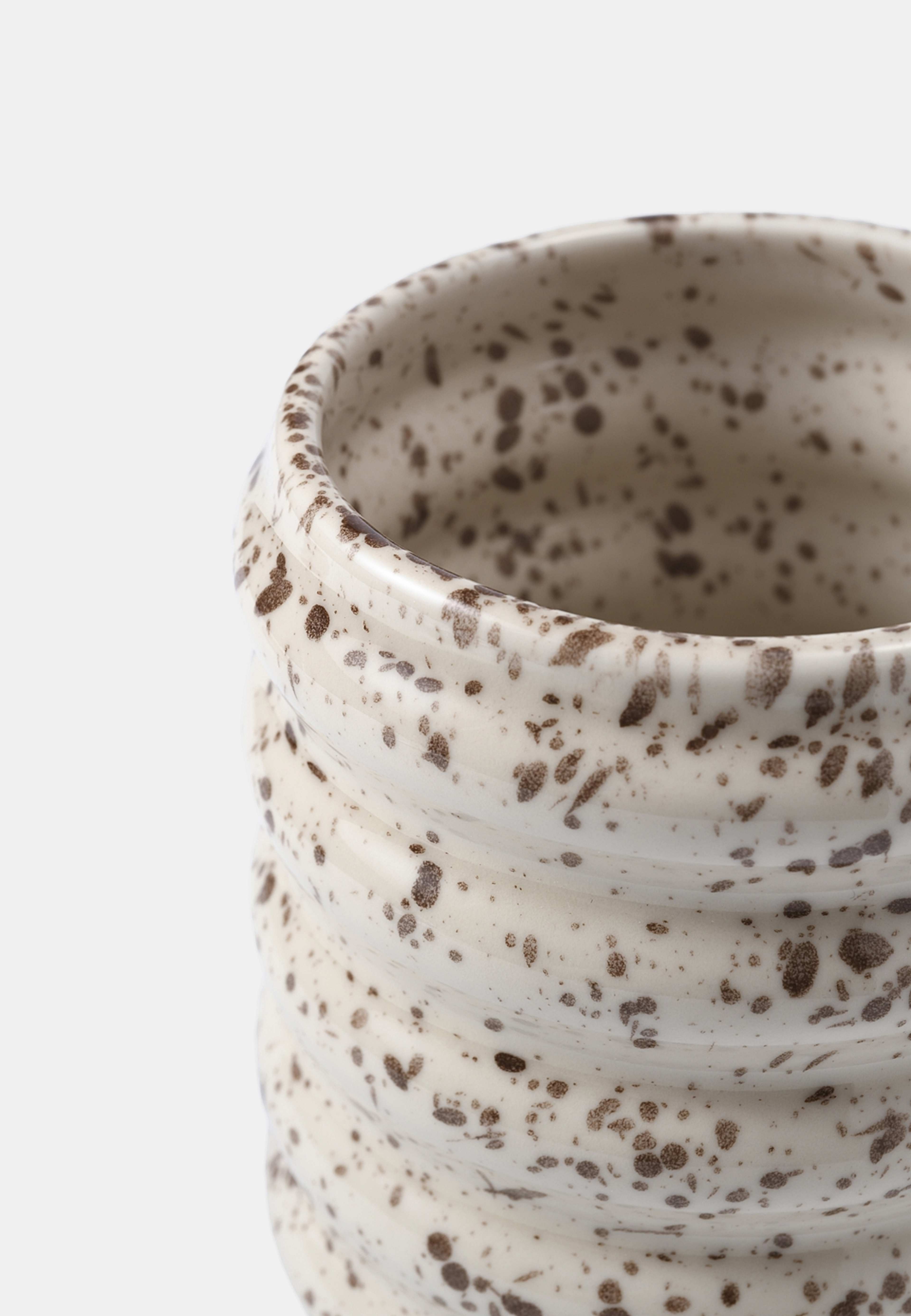 Mugg WAVY 35 cl, från Åhléns Home, i färgen Beige. Klicka för att öppna bilden i stort format