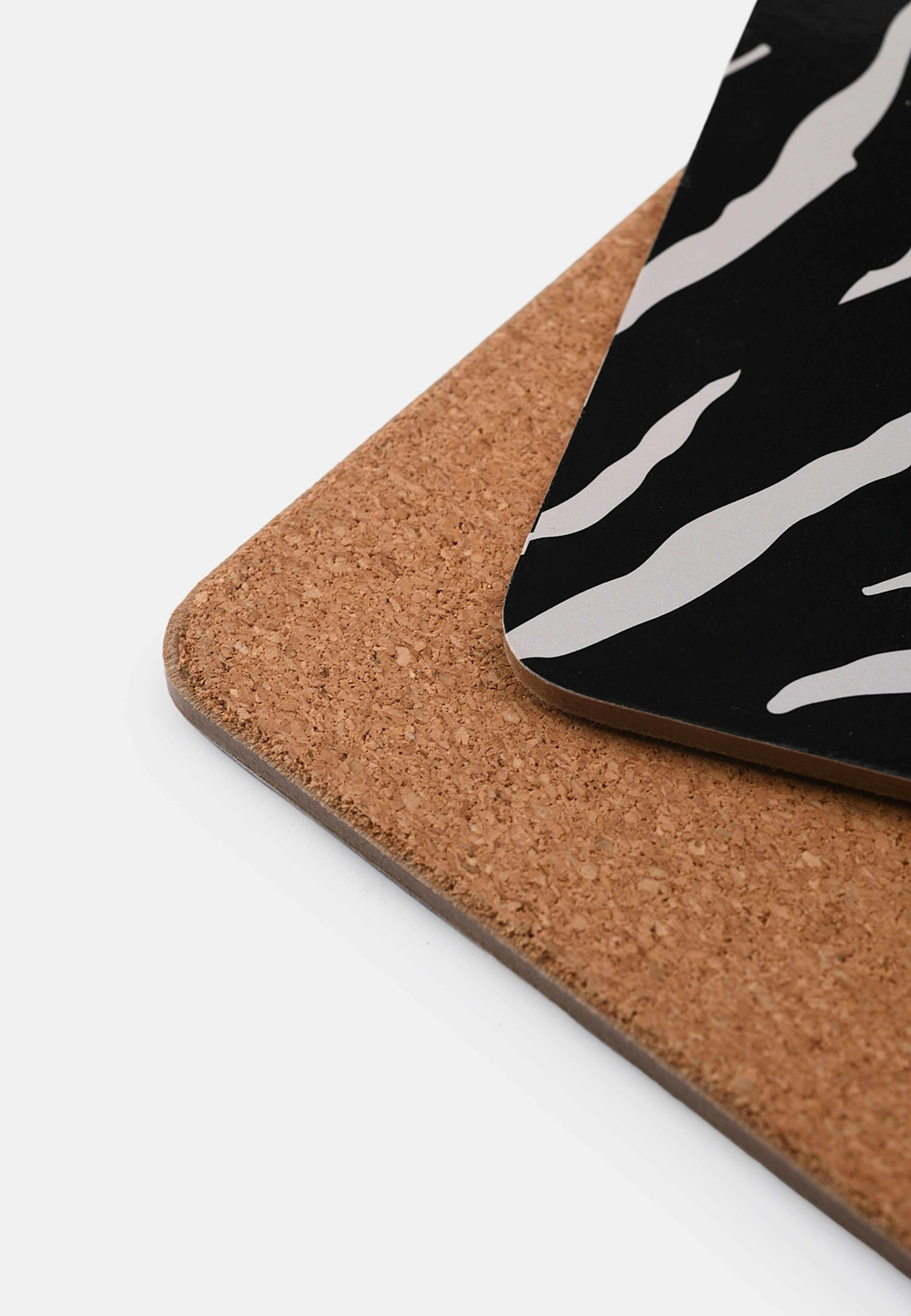 Glasunderlägg ZELDA, 4-pack, från Åhléns Home, i färgen Black. Klicka för att öppna bilden i stort format