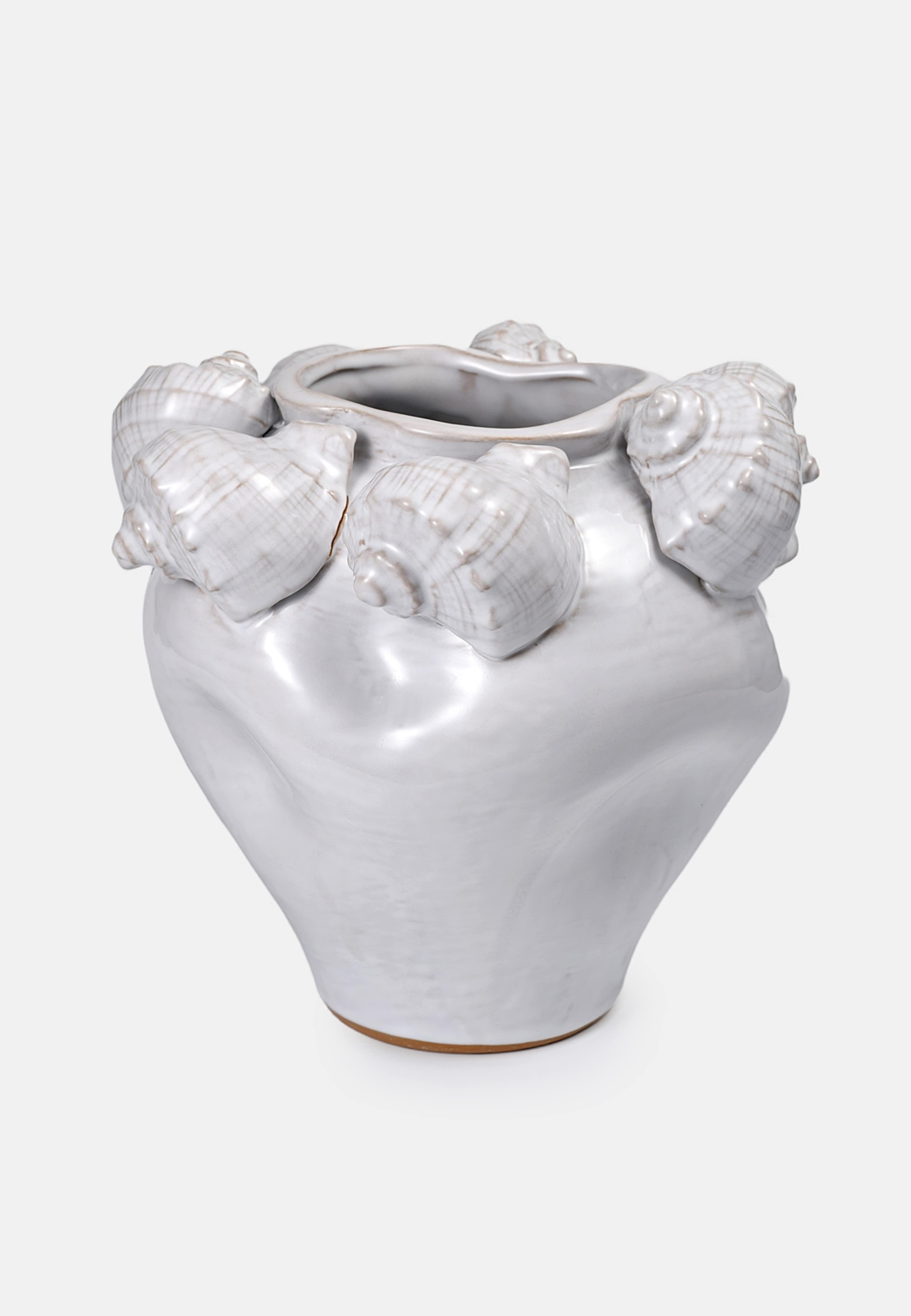 Vas SEA SHELL, från PORTOLINO LIVING, i färgen Offwhite. Klicka för att öppna bilden i stort format