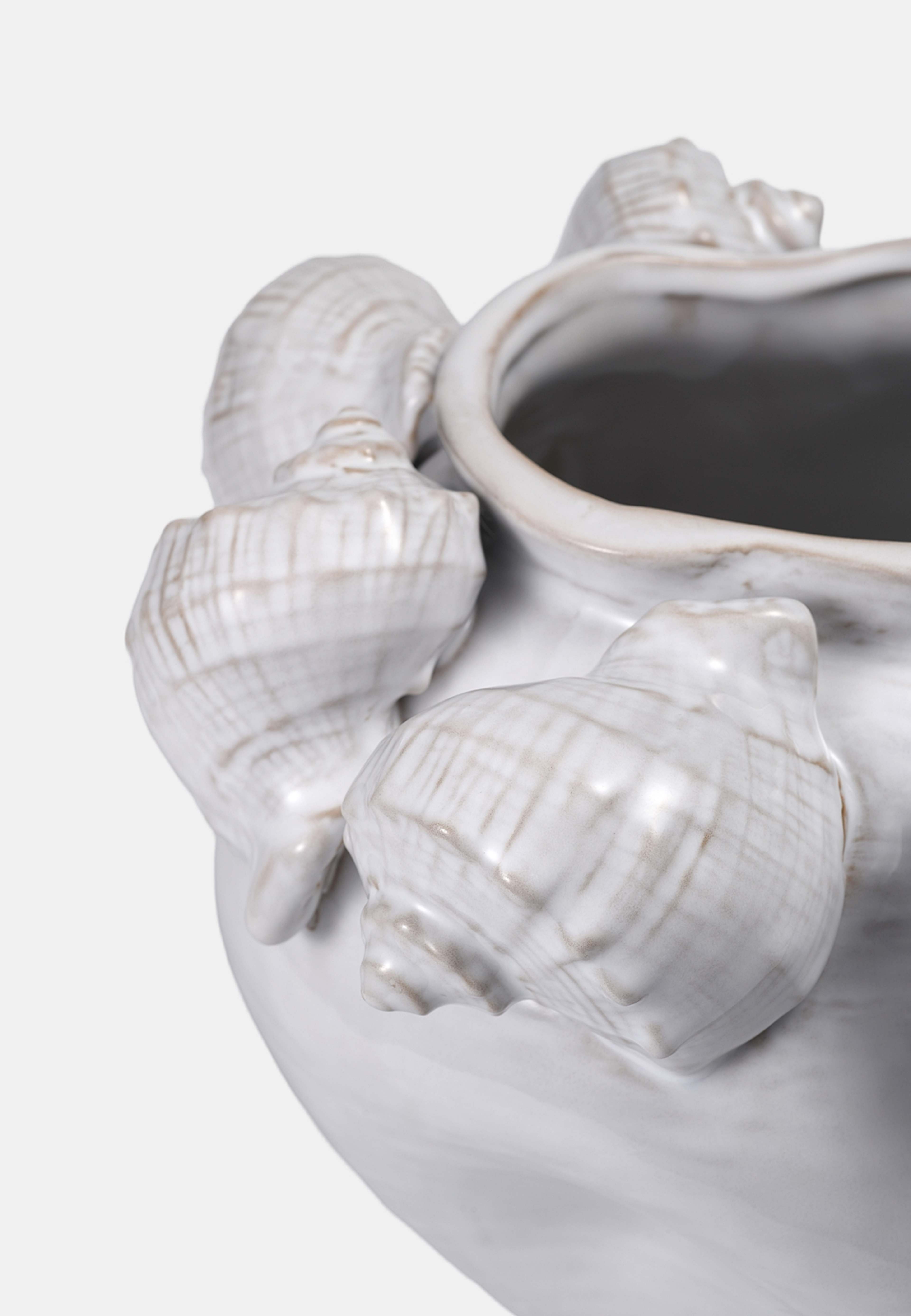 Vas SEA SHELL, från PORTOLINO LIVING, i färgen Offwhite. Klicka för att öppna bilden i stort format