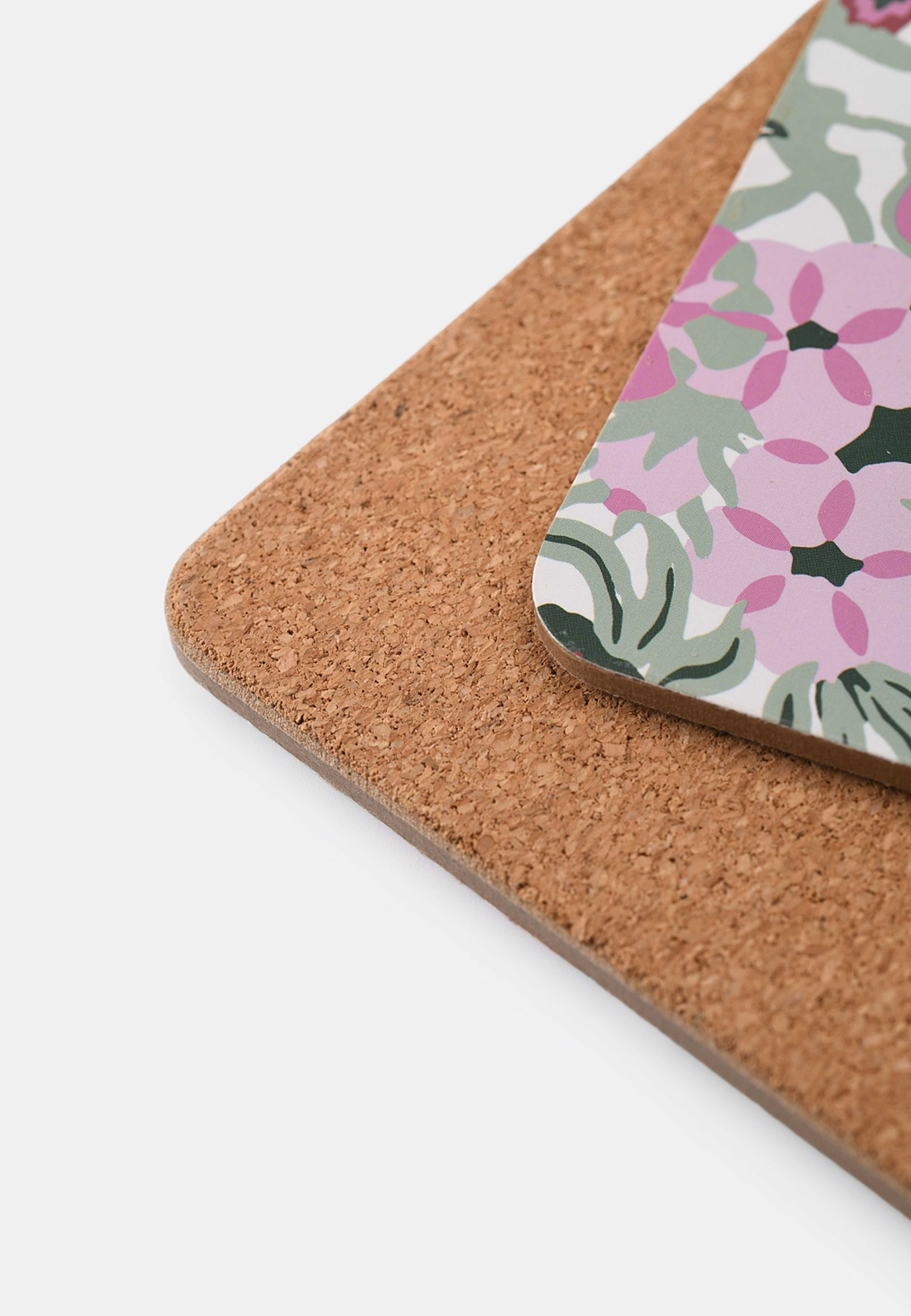 Glasunderlägg FLORETTE, 4-pack, från Åhléns Home, i färgen Multi Green. Klicka för att öppna bilden i stort format