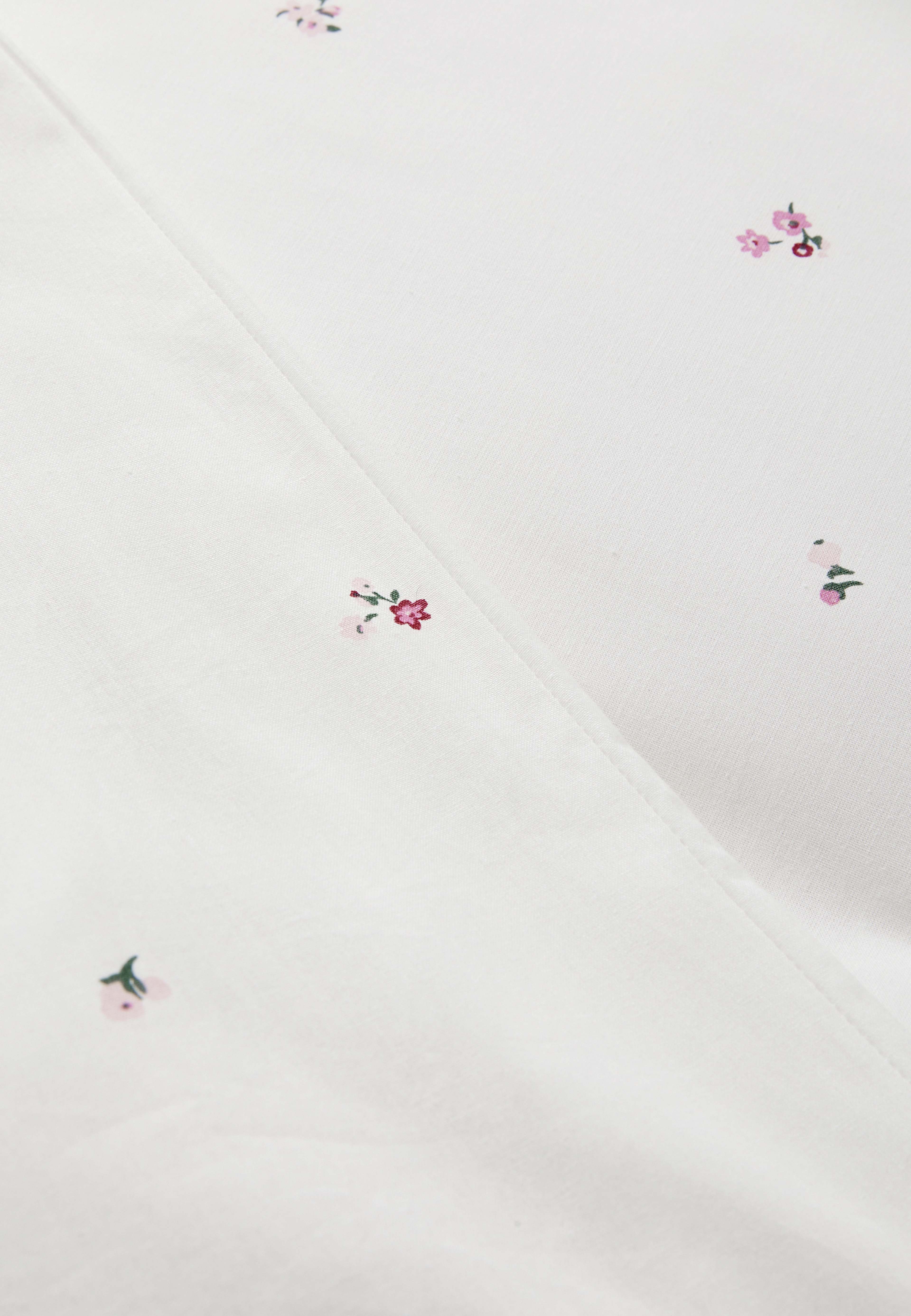 Bäddset RUBY 150x210 cm, från Åhléns Home, i färgen Pink Flower. Klicka för att öppna bilden i stort format