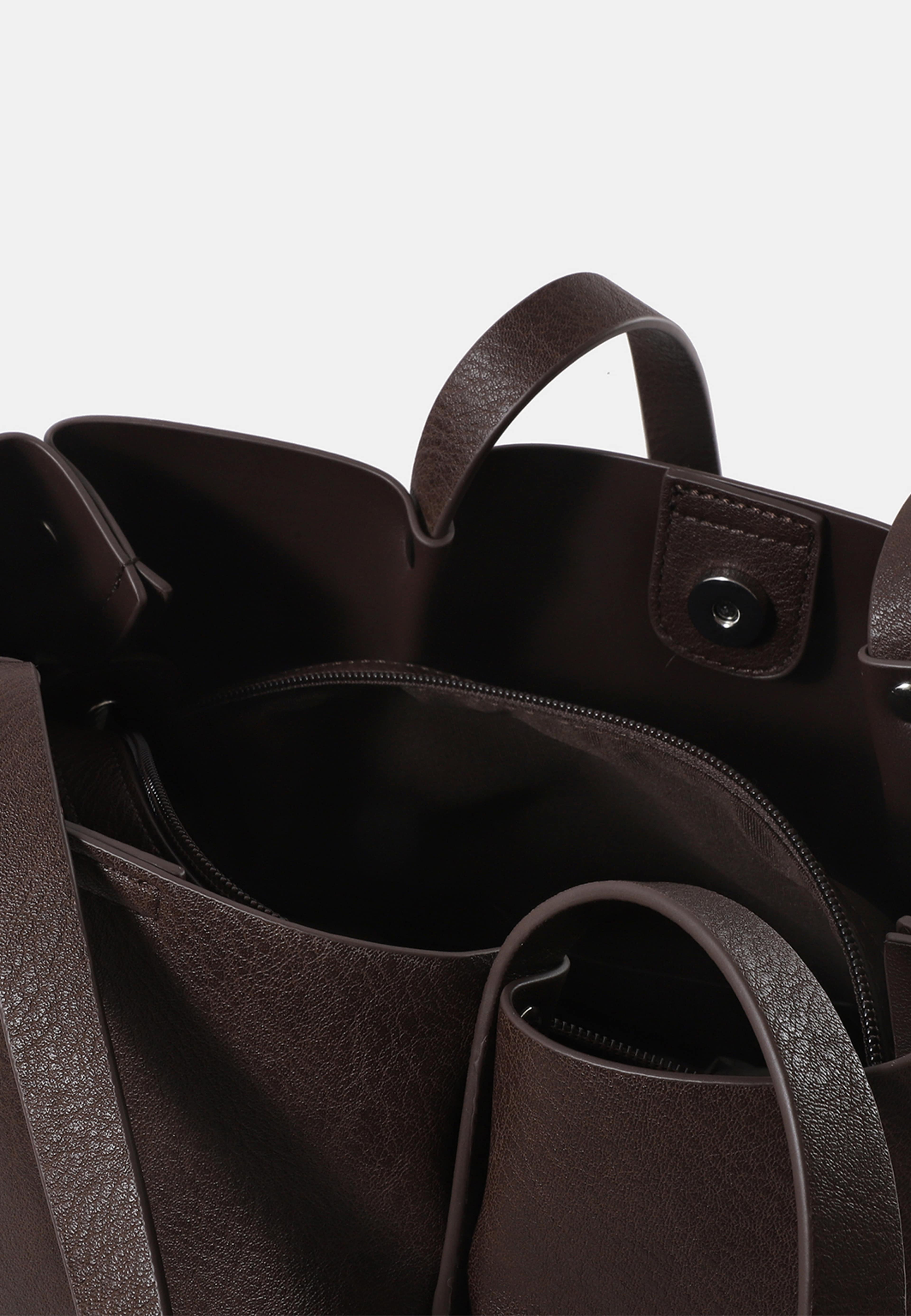 Toteväska i läderimitation GRY, från Å WOMAN, i färgen Dk Brown. Klicka för att öppna bilden i stort format