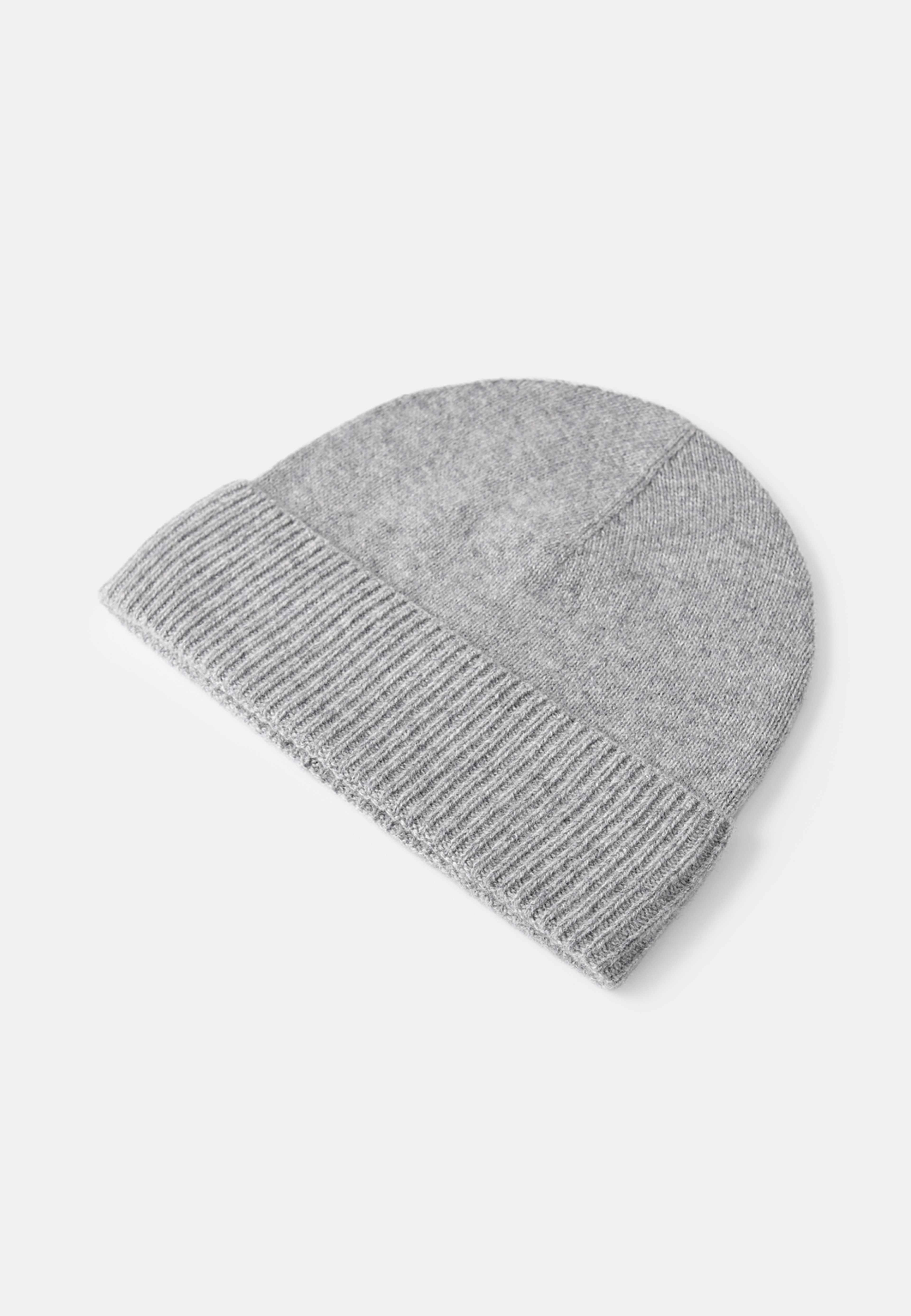 Mössa i ull och kashmir AUGUST, från NORVIE, i färgen Light Grey Mel. Klicka för att öppna bilden i stort format