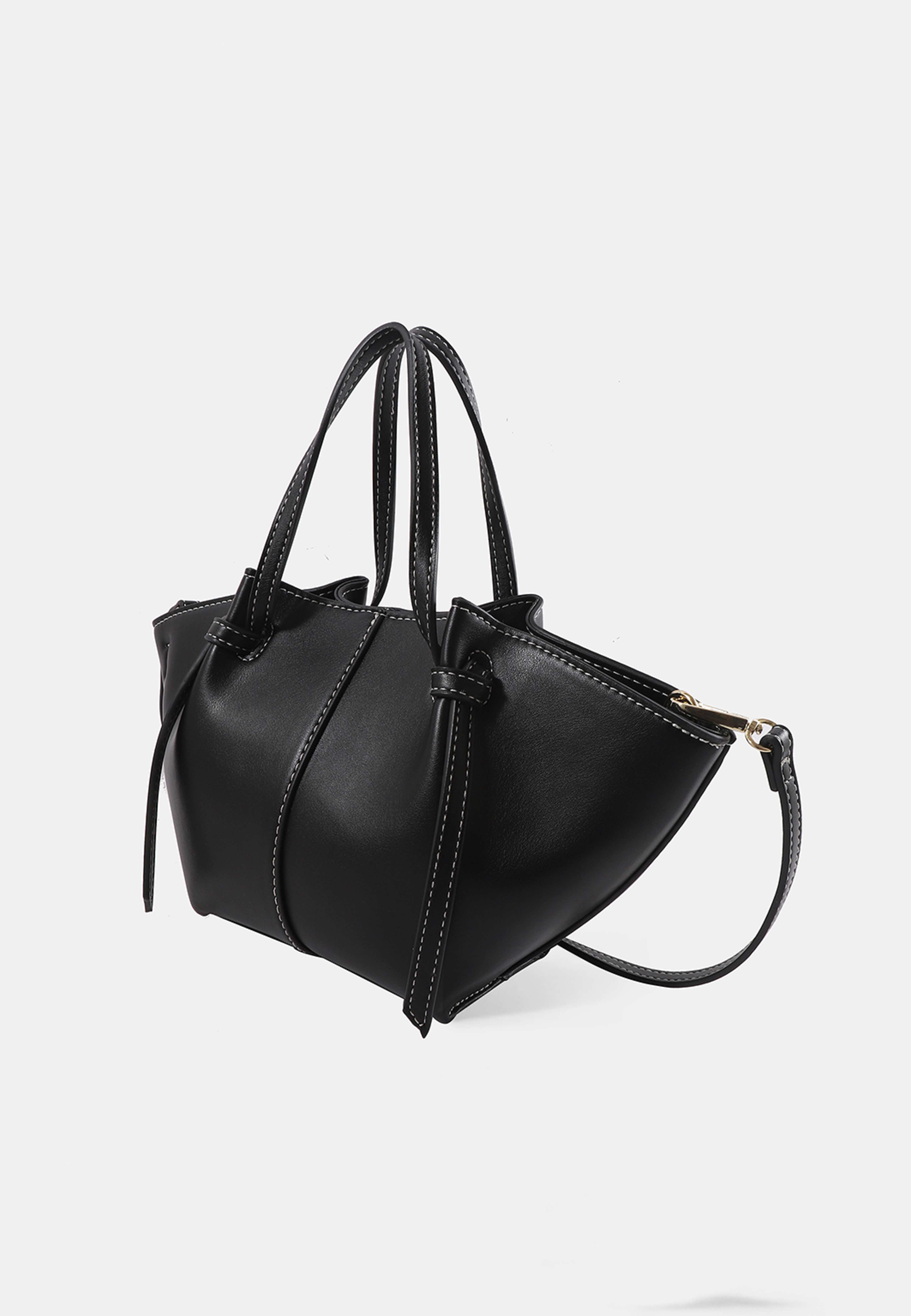 Crossbody SOPHIE, från Carin Wester, i färgen Black. Klicka för att öppna bilden i stort format