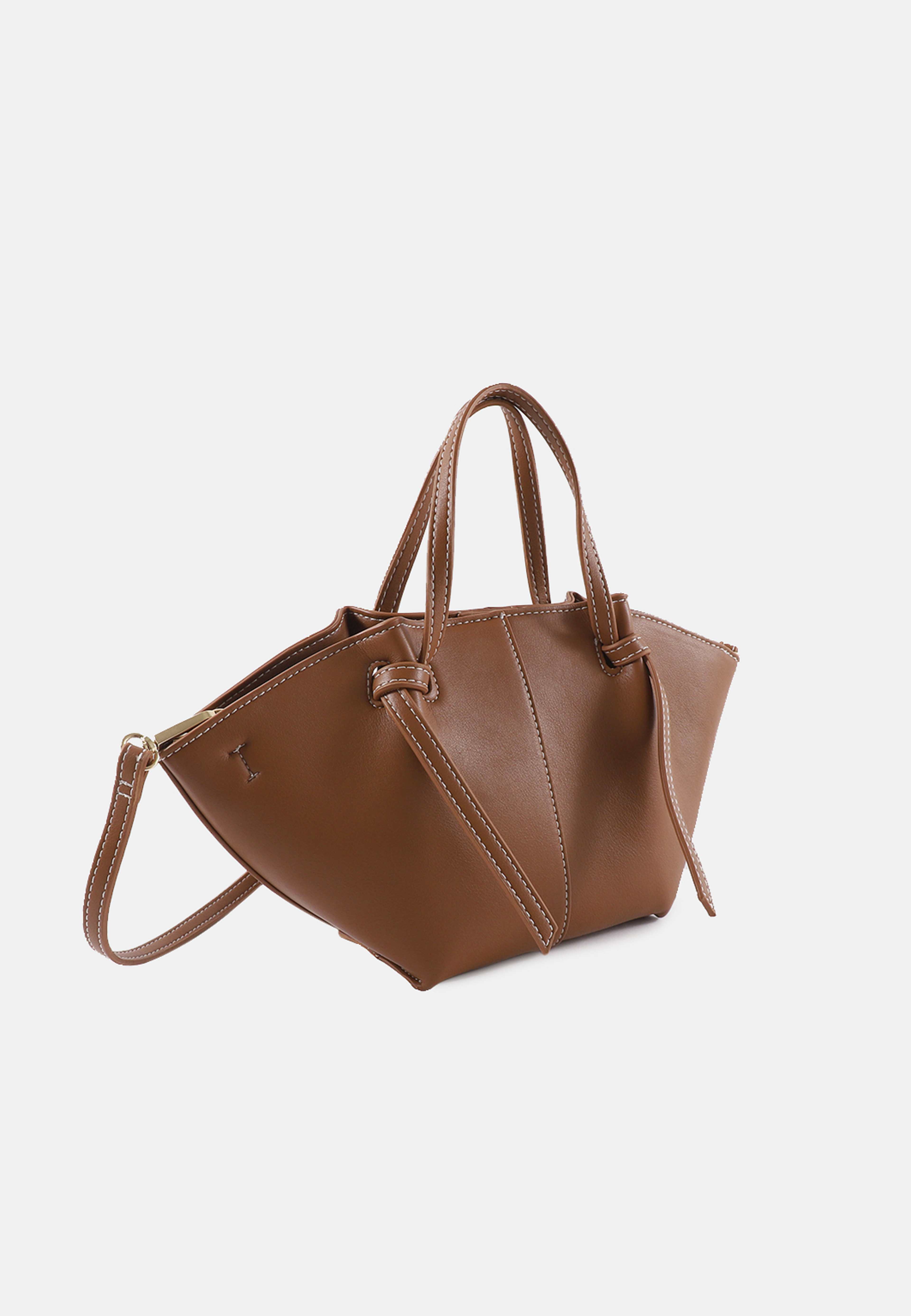 Crossbody SOPHIE, från Carin Wester, i färgen Cognac. Klicka för att öppna bilden i stort format
