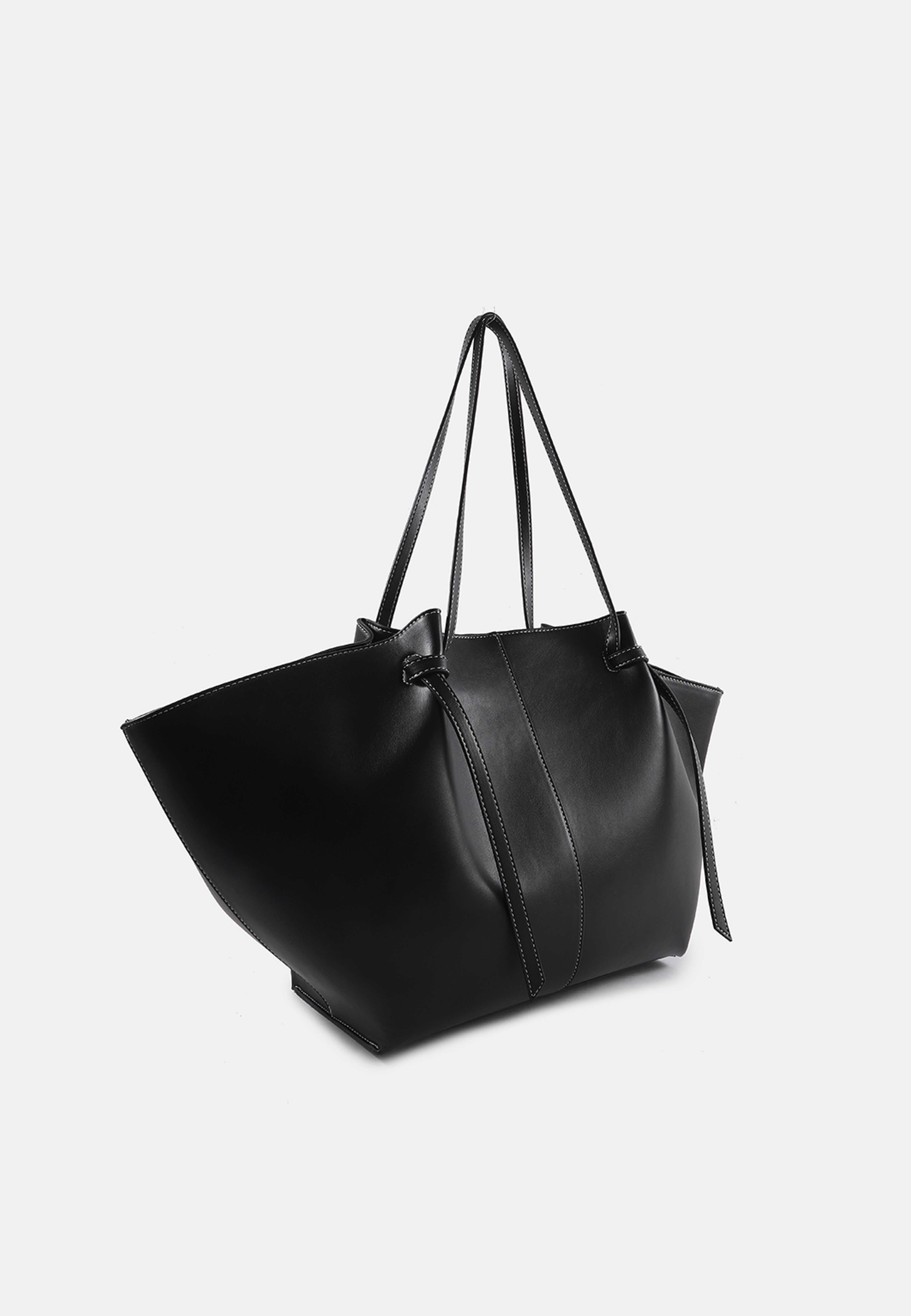 Totebag SOPHIE, från Carin Wester, i färgen Black. Klicka för att öppna bilden i stort format