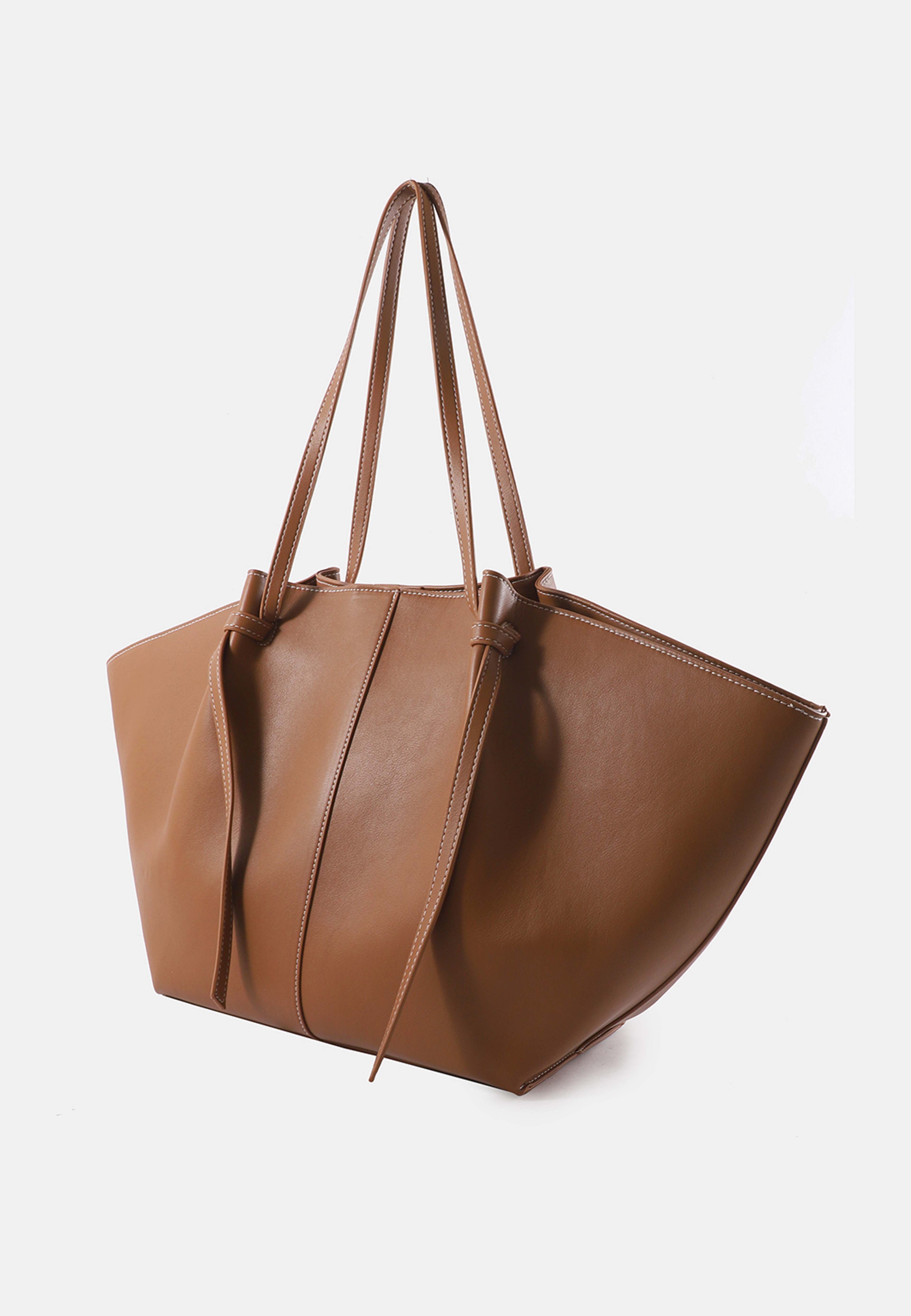 Totebag SOPHIE, från Carin Wester, i färgen Cognac. Klicka för att öppna bilden i stort format