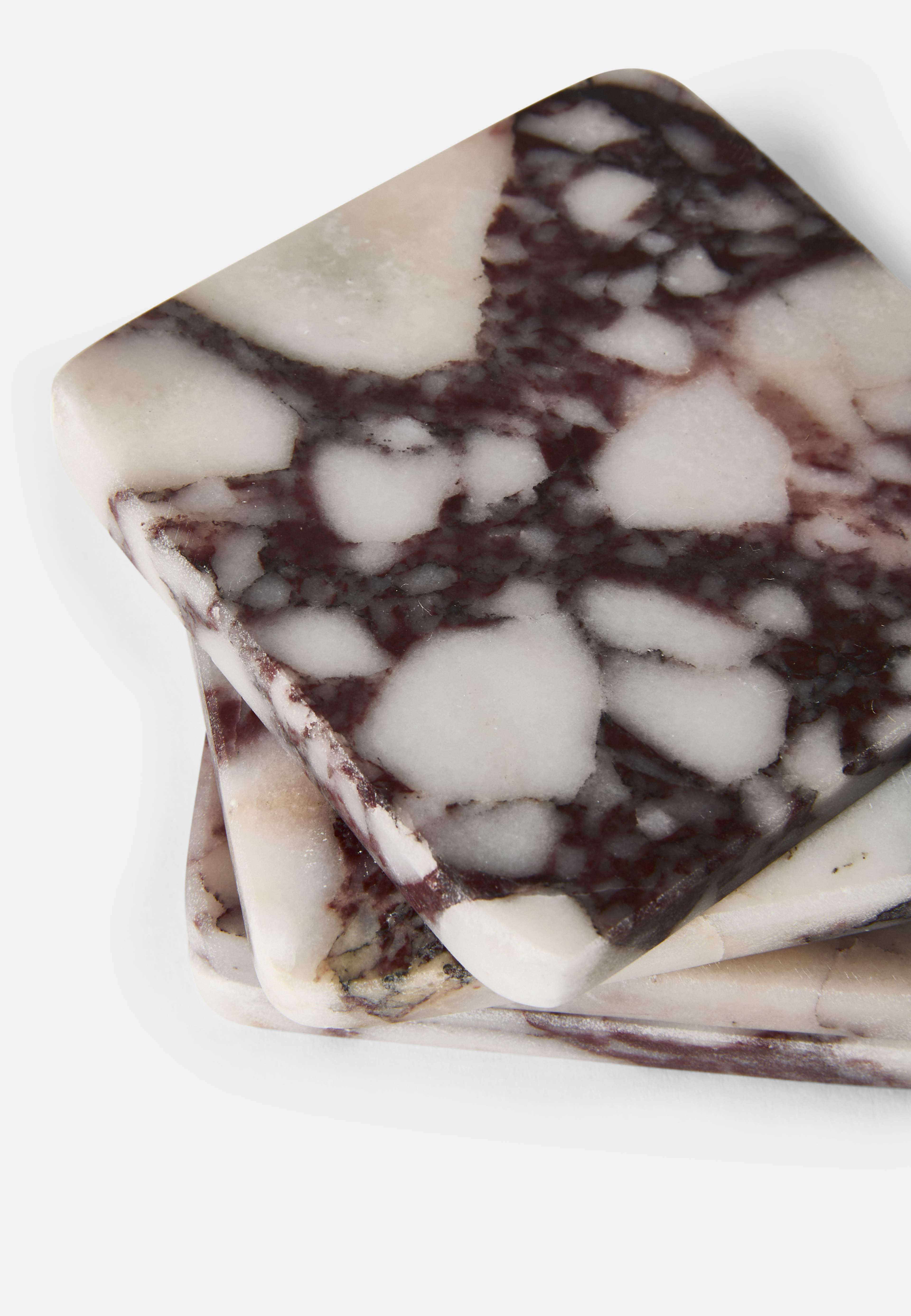 Glasunderlägg i marmor CLEO, från Åhléns Home, i färgen Multi. Klicka för att öppna bilden i stort format