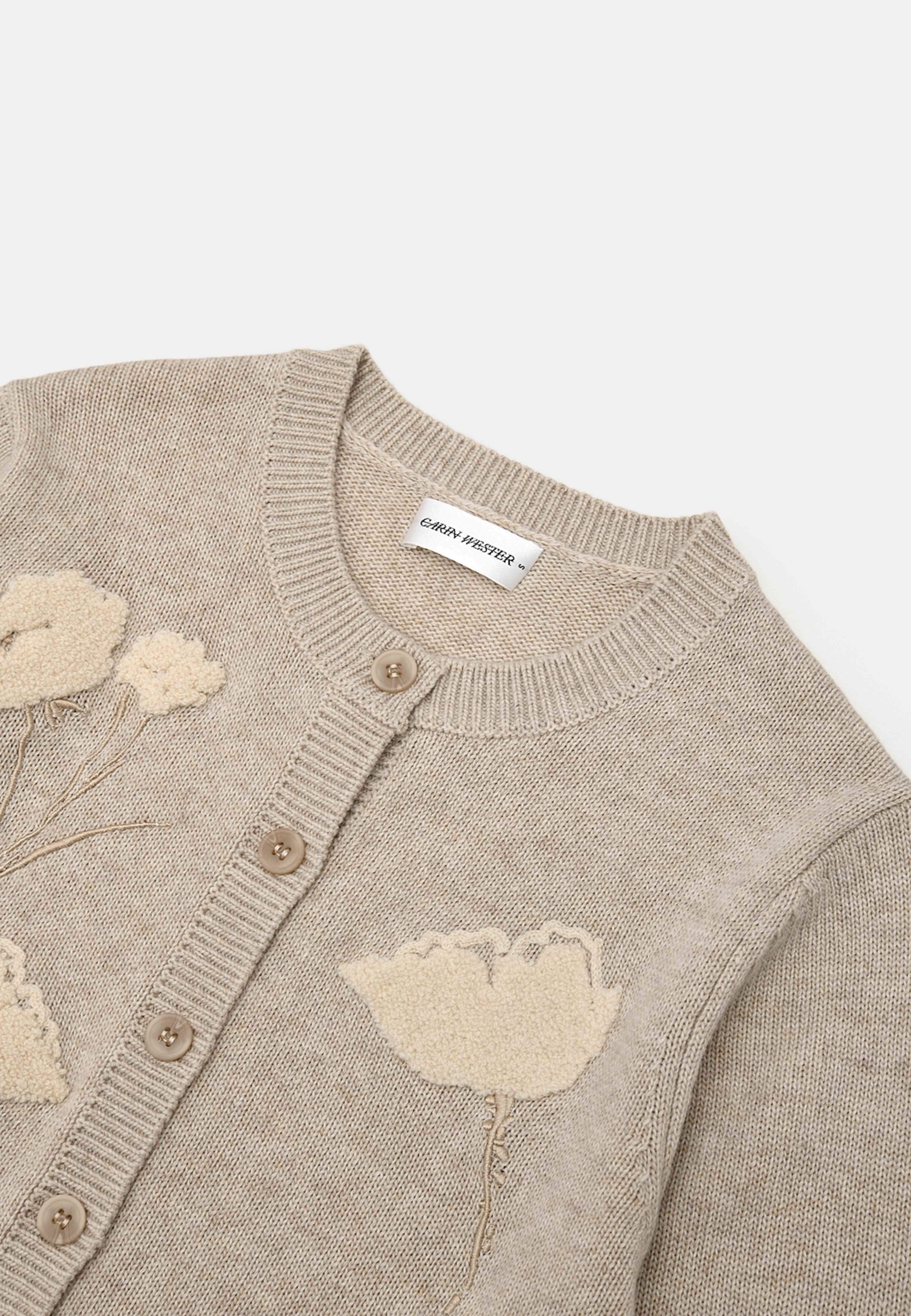 Cardigan ESSA, från Carin Wester, i färgen Mole melange. Klicka för att öppna bilden i stort format