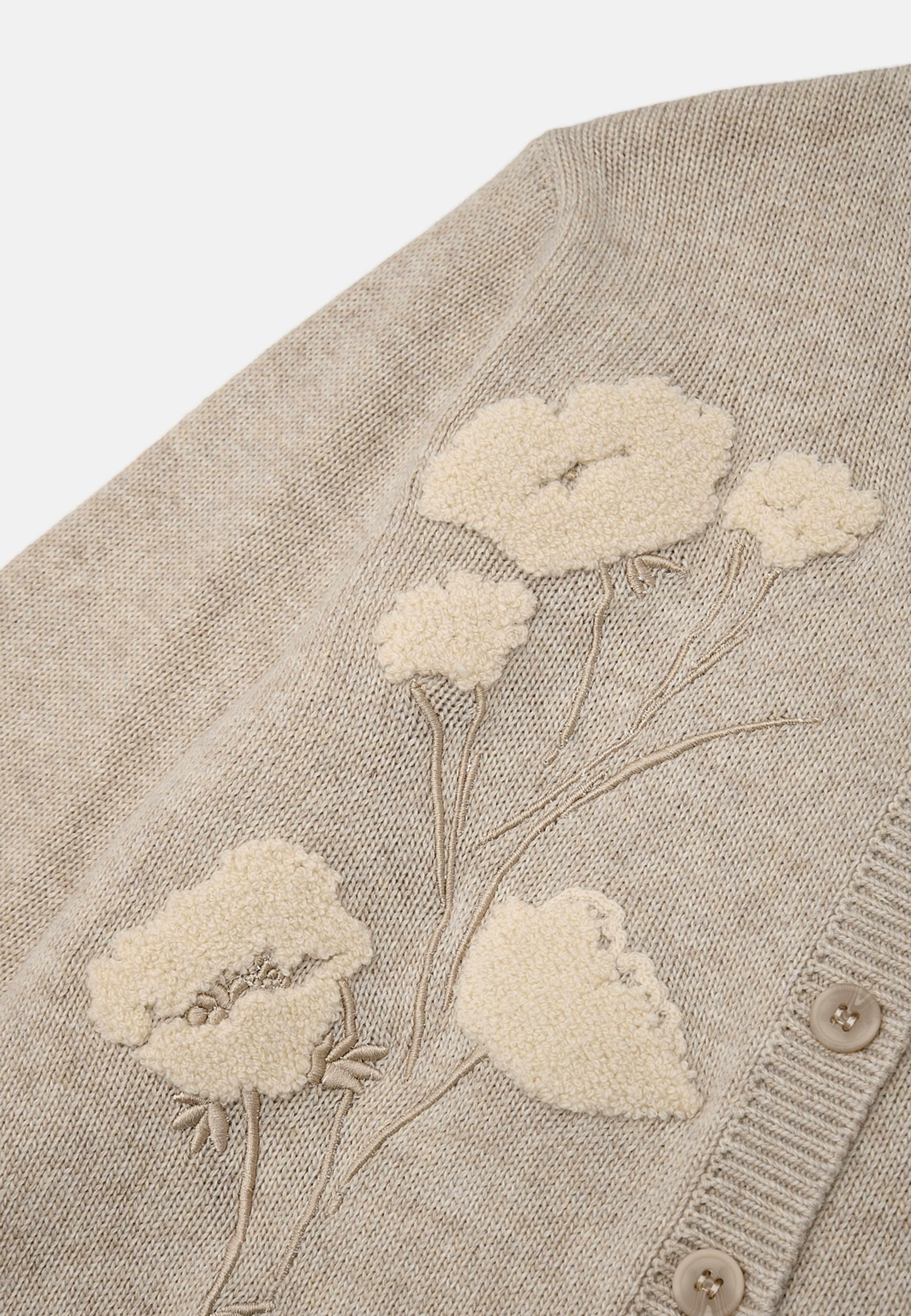 Cardigan ESSA, från Carin Wester, i färgen Mole melange. Klicka för att öppna bilden i stort format