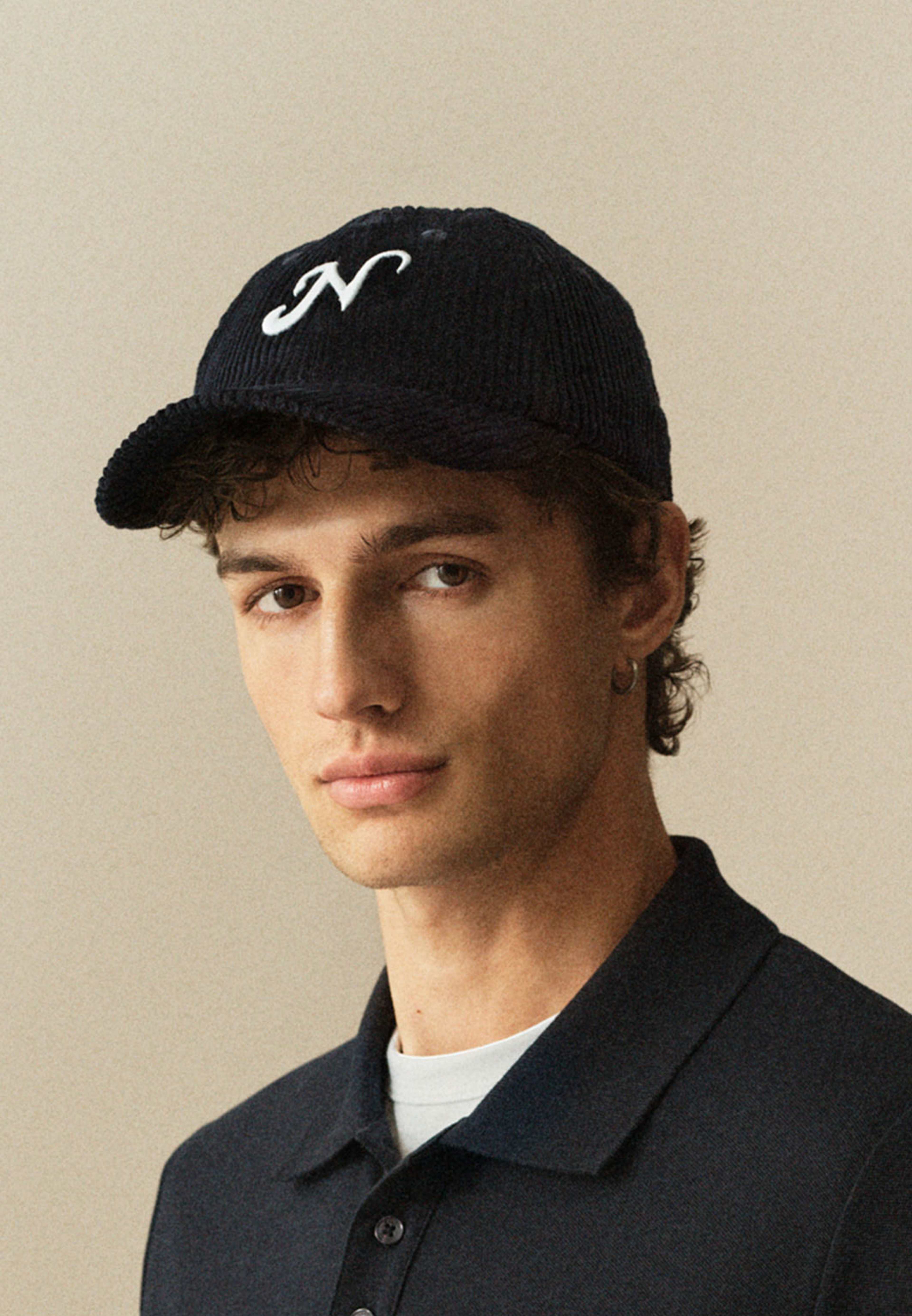 Örhängen i stål LARS, från NORVIE, i färgen Matt Steel. Klicka för att öppna bilden i stort format