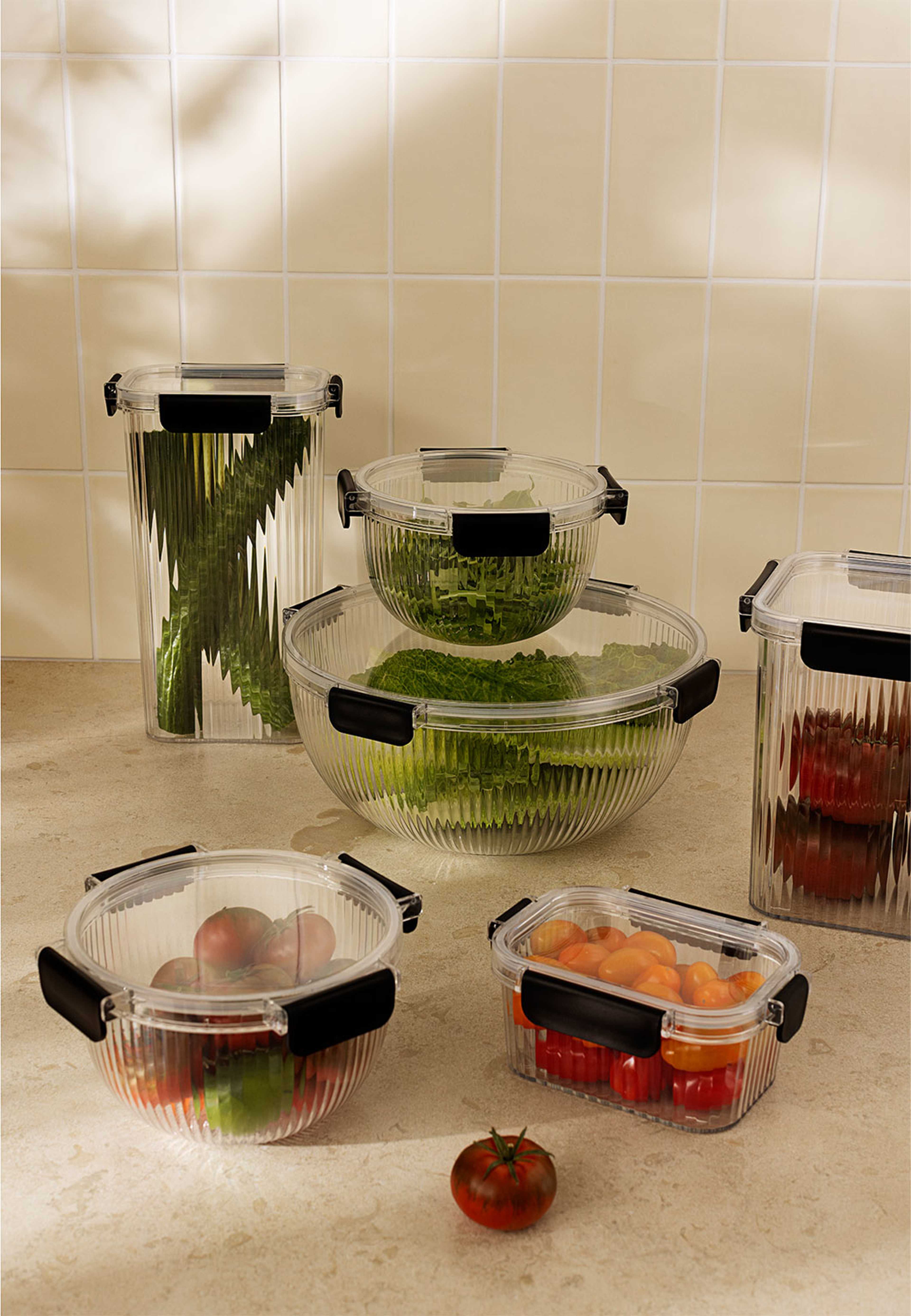 Burk med lock 2 L, från Åhléns Home, i färgen Clear. Klicka för att öppna bilden i stort format