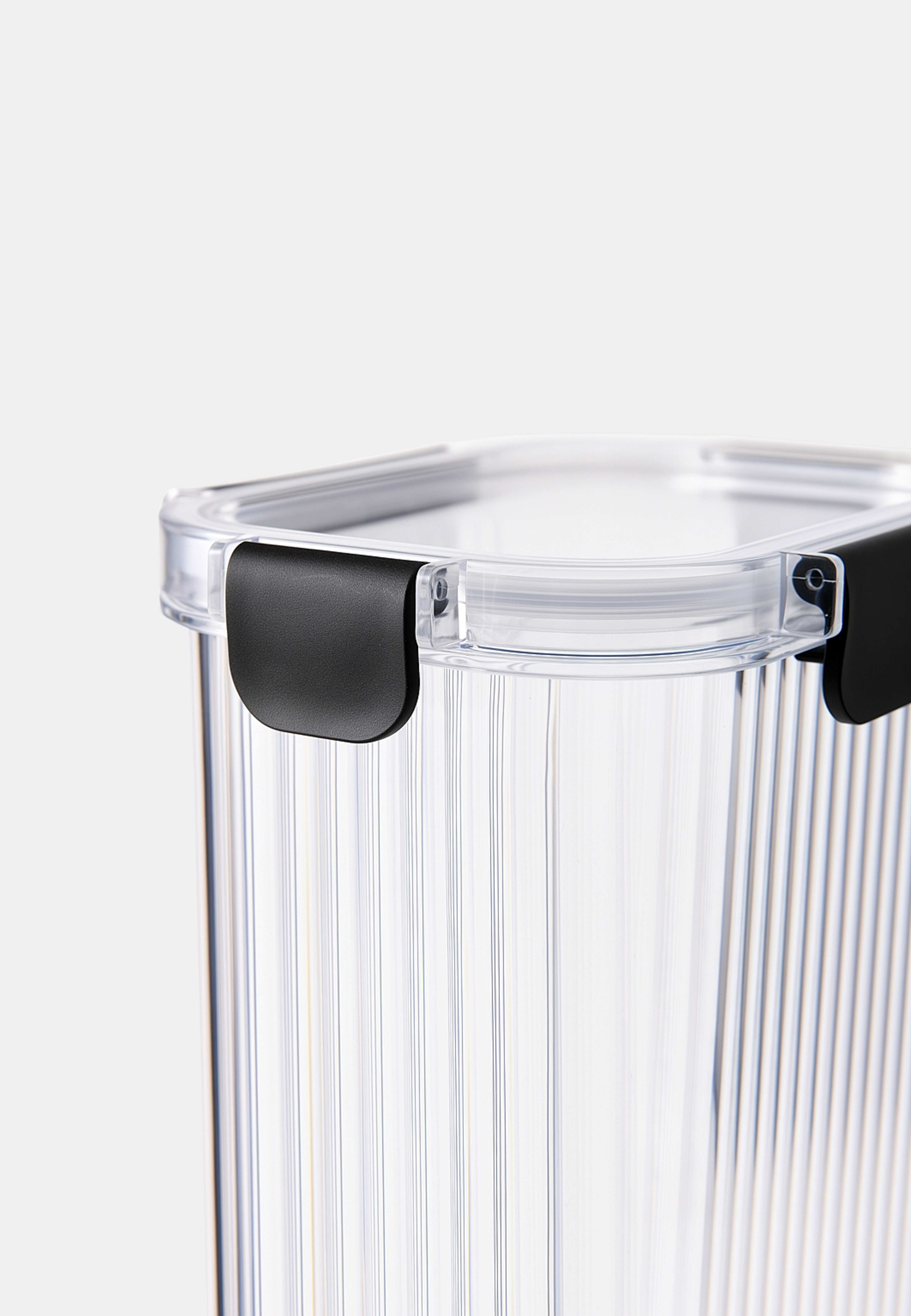 Burk med lock 2 L, från Åhléns Home, i färgen Clear. Klicka för att öppna bilden i stort format