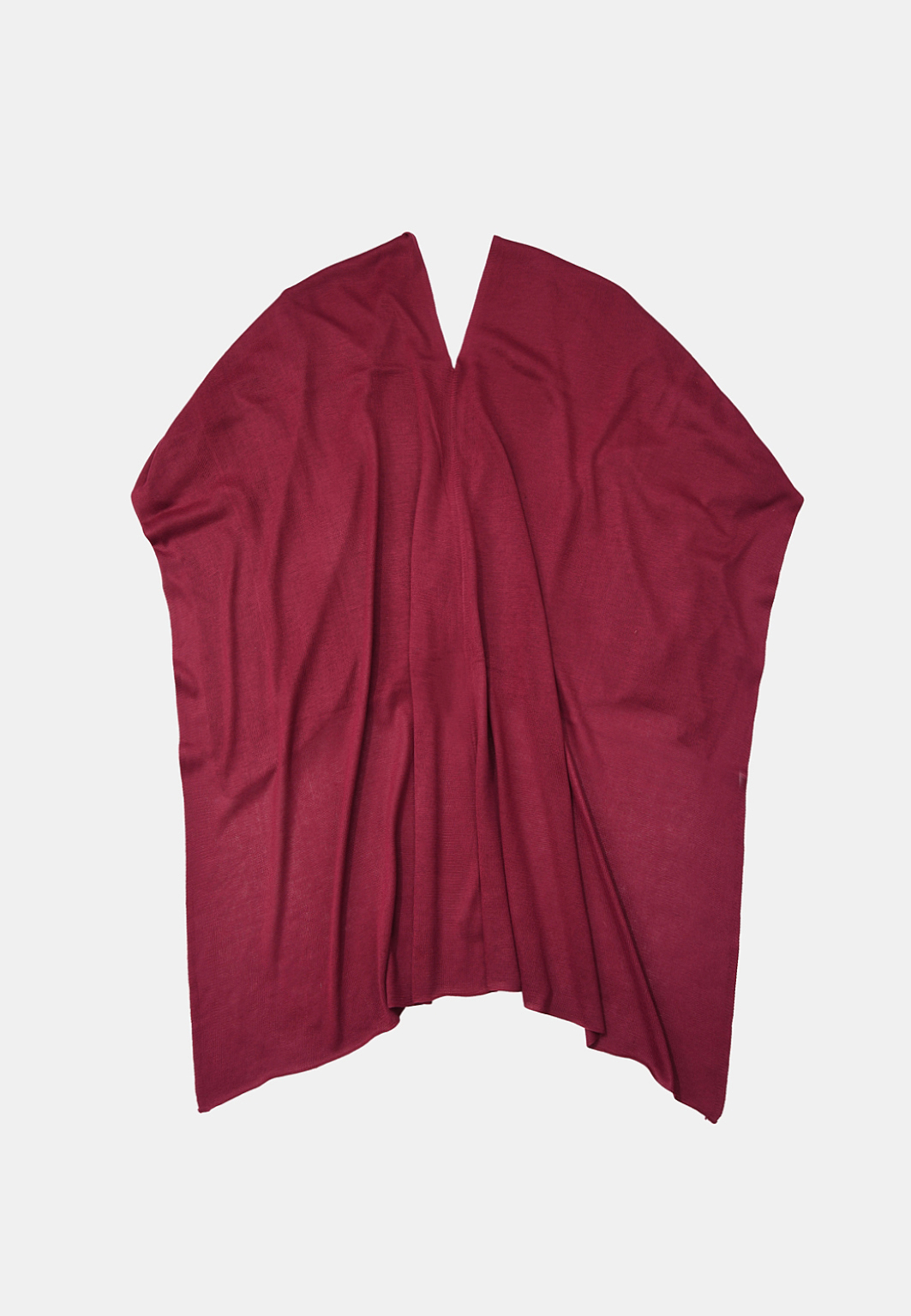 Poncho REGINA, från Å WOMAN, i färgen Wine Red. Klicka för att öppna bilden i stort format