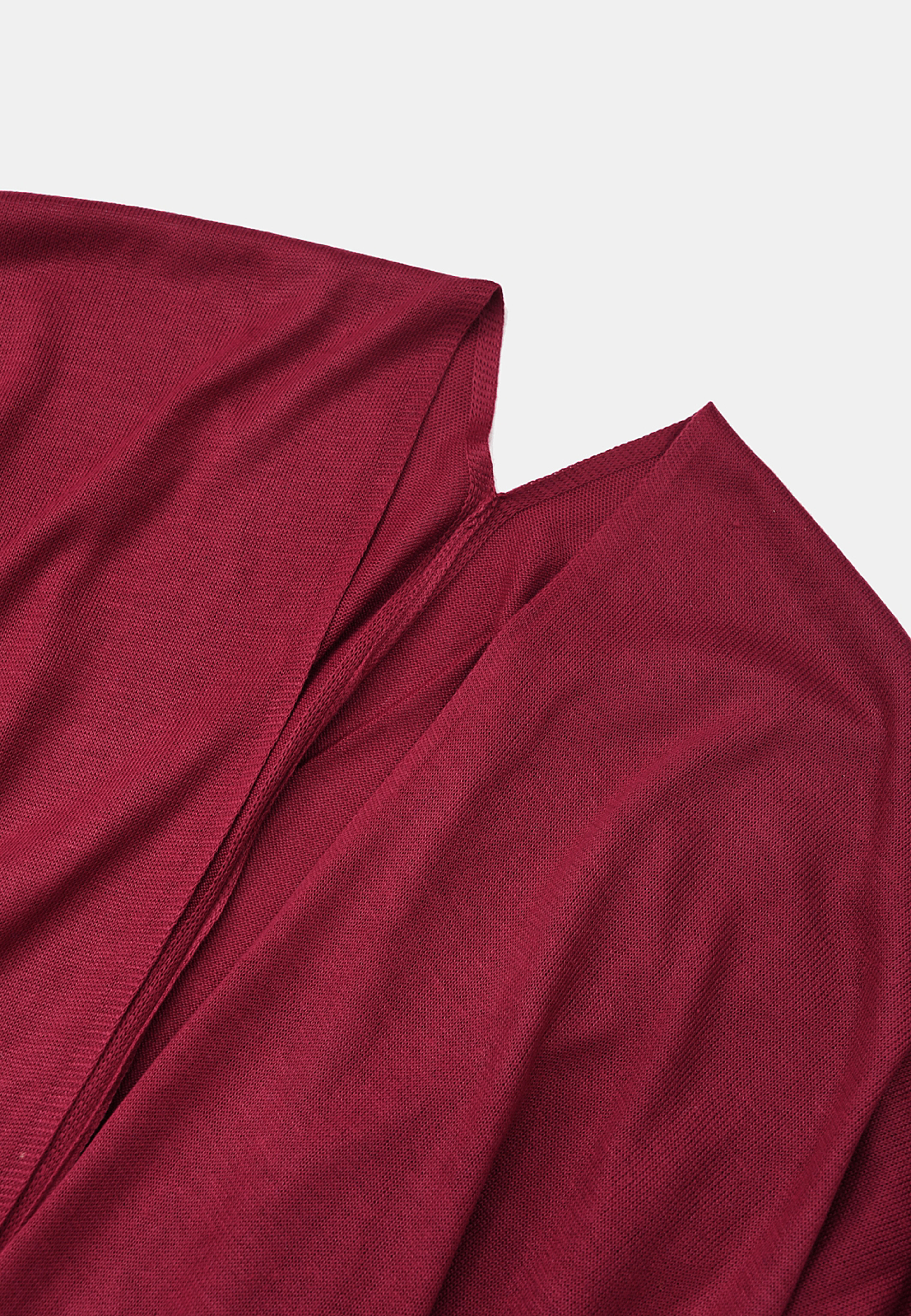 Poncho REGINA, från Å WOMAN, i färgen Wine Red. Klicka för att öppna bilden i stort format