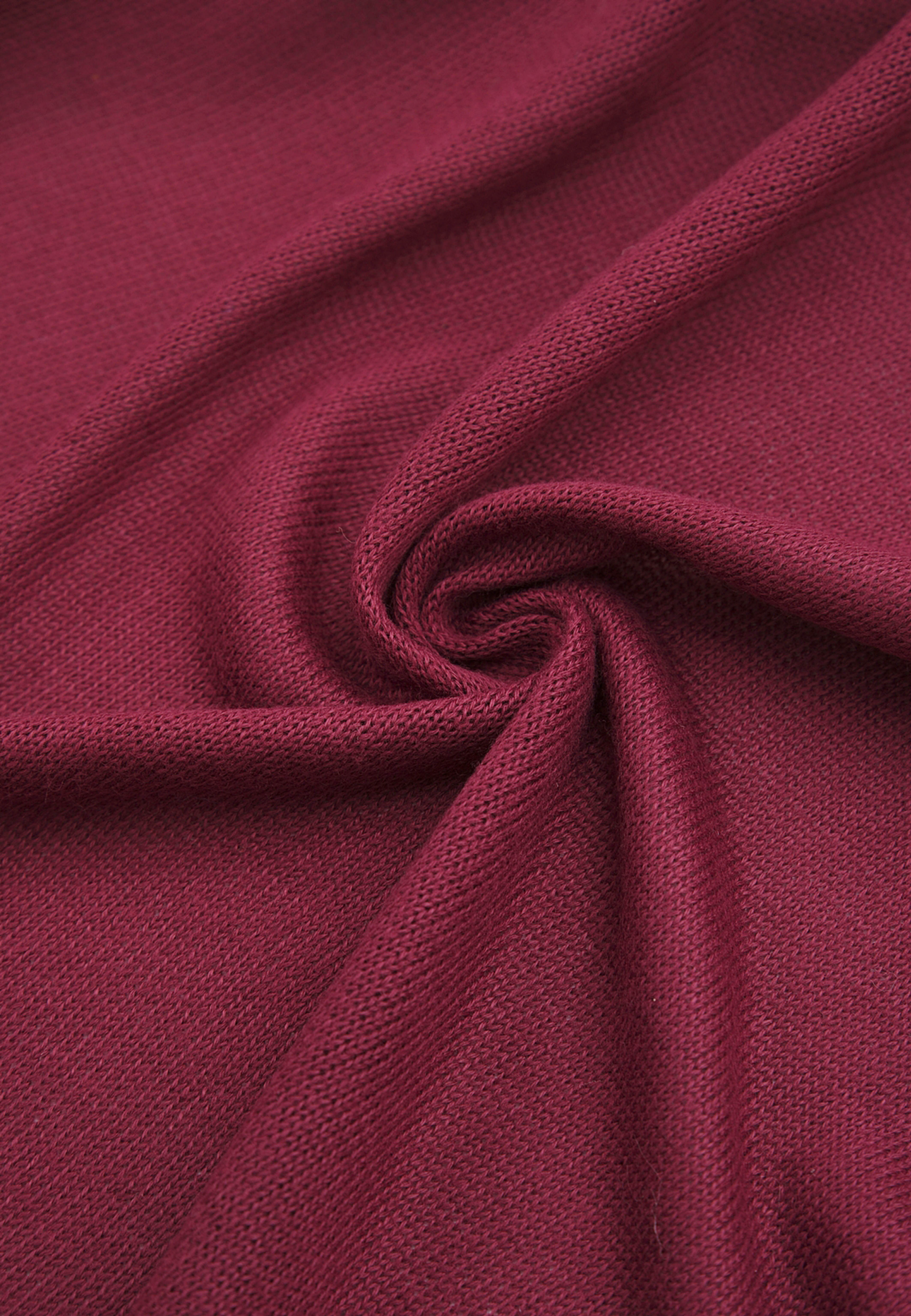 Poncho REGINA, från Å WOMAN, i färgen Wine Red. Klicka för att öppna bilden i stort format