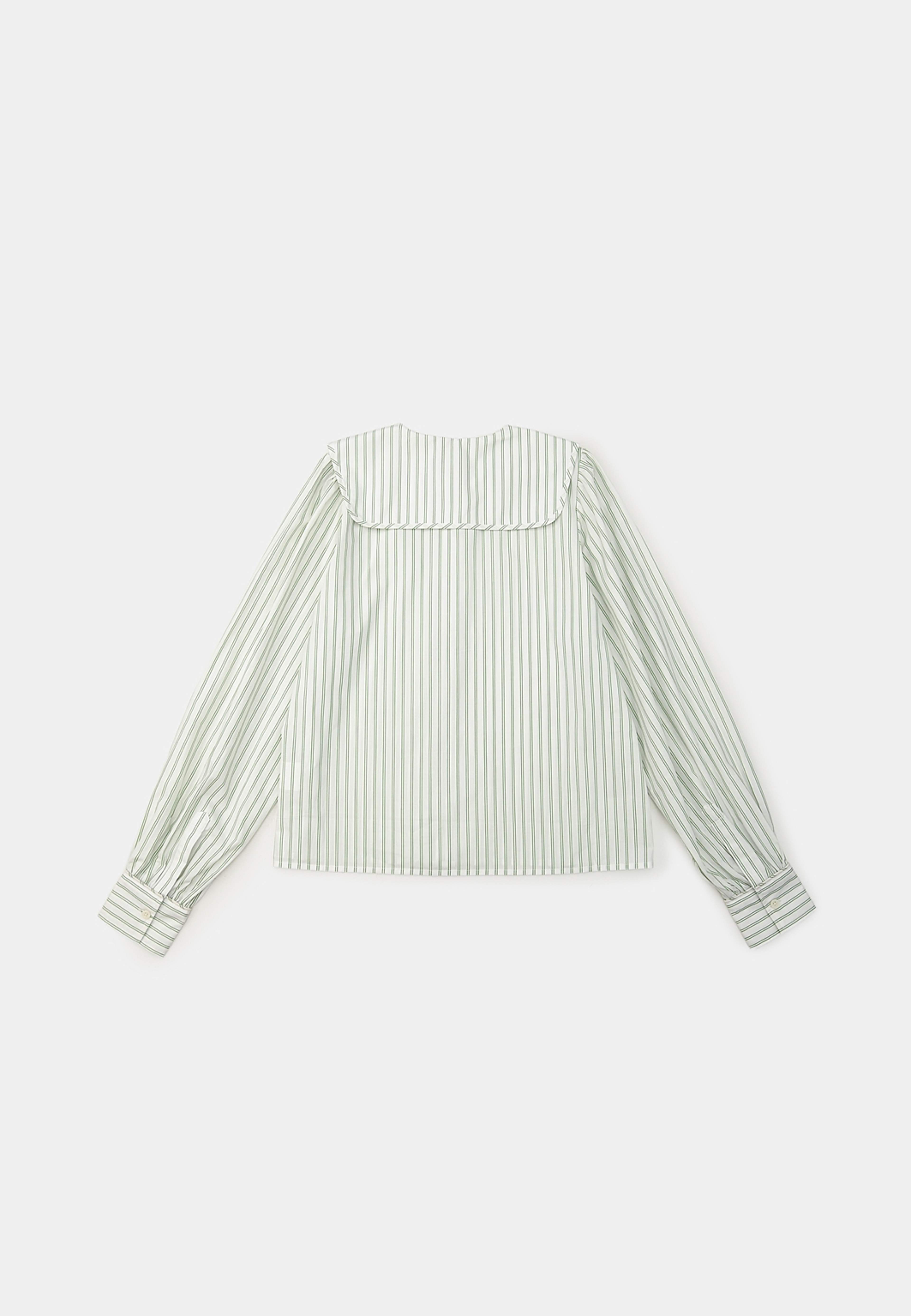 Blus AMELIE, från Carin Wester, i färgen Green Stripe. Klicka för att öppna bilden i stort format