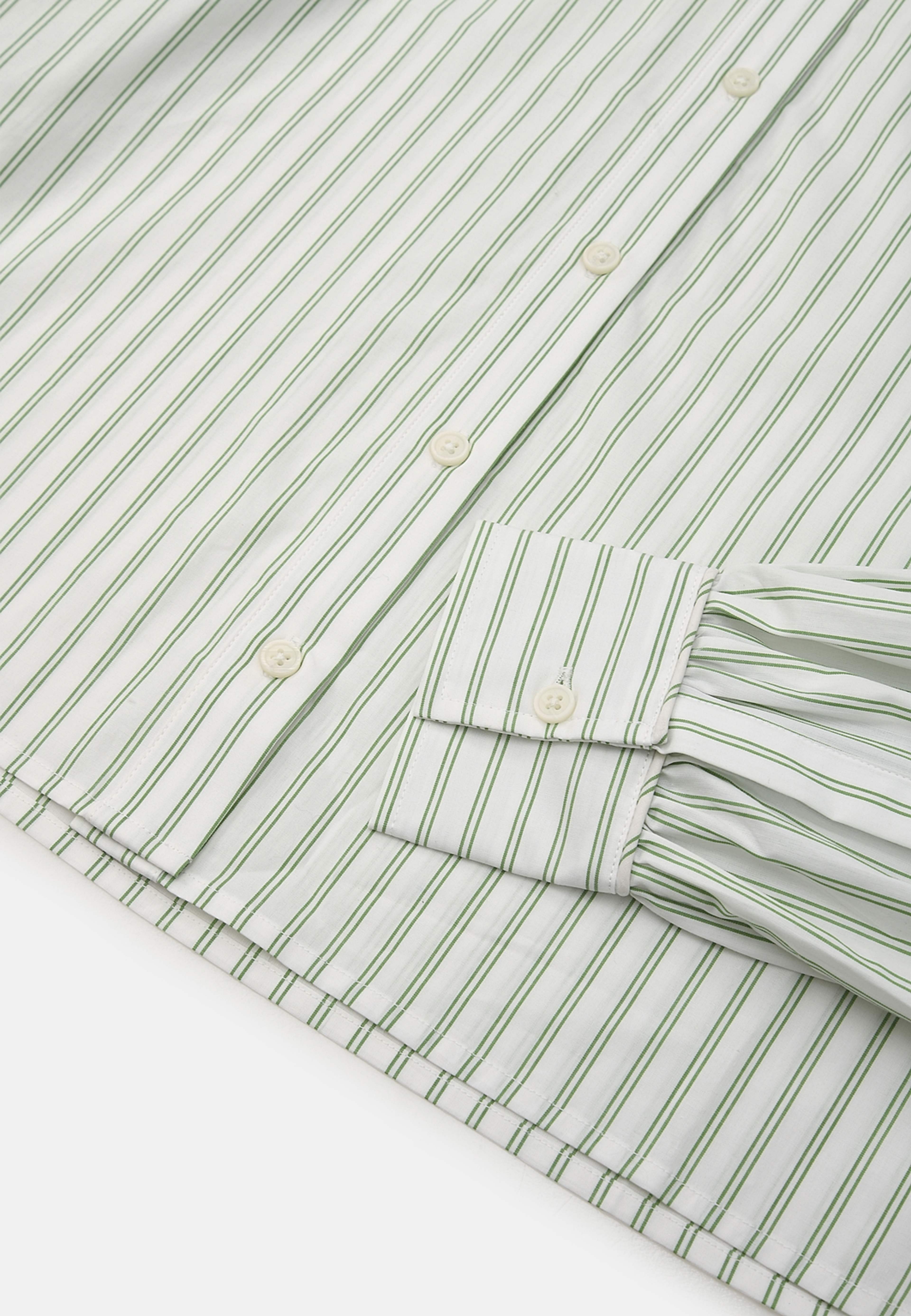 Blus AMELIE, från Carin Wester, i färgen Green Stripe. Klicka för att öppna bilden i stort format