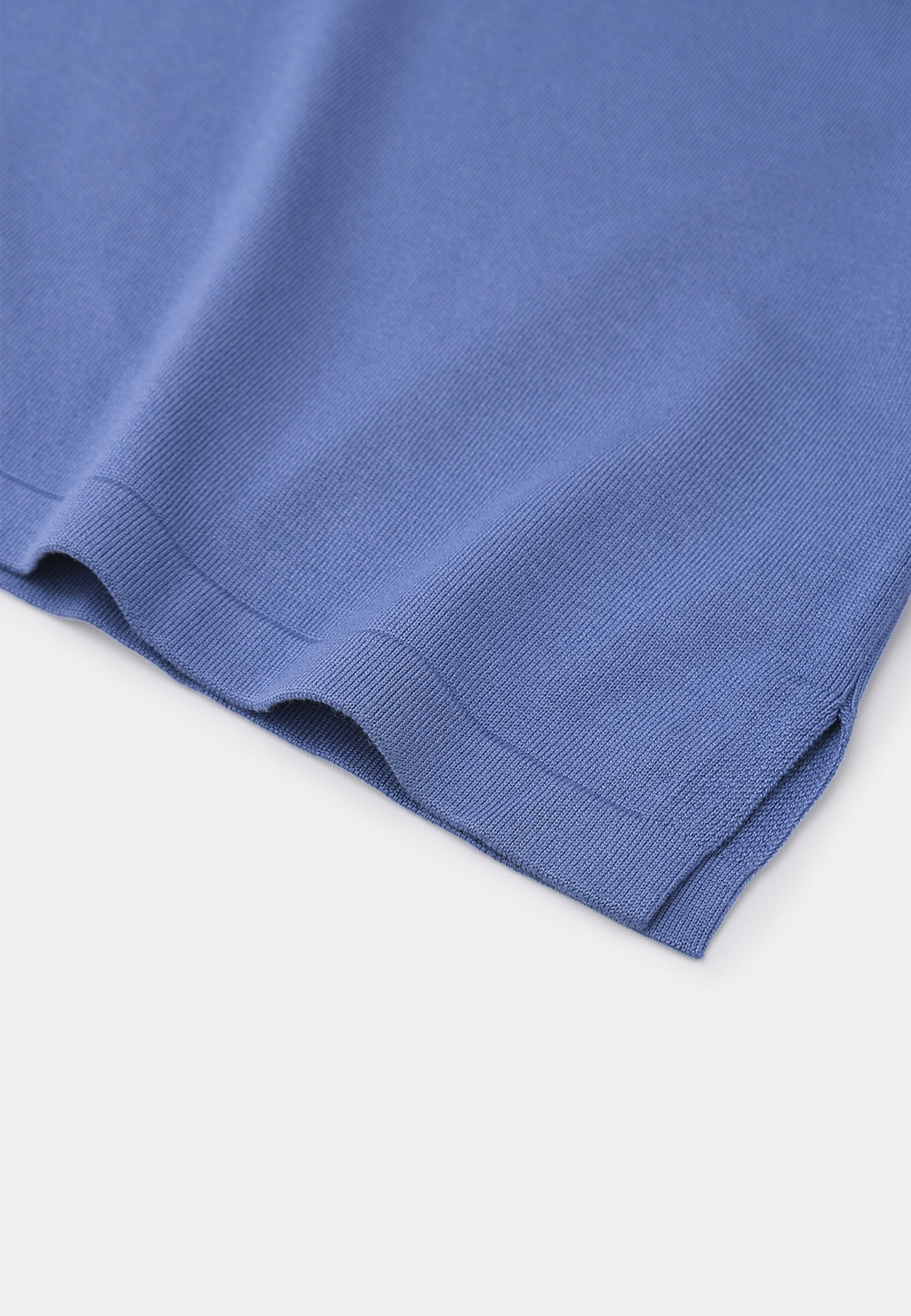 Stickad tröja ASTRID, från Å WOMAN, i färgen Mid Blue. Klicka för att öppna bilden i stort format