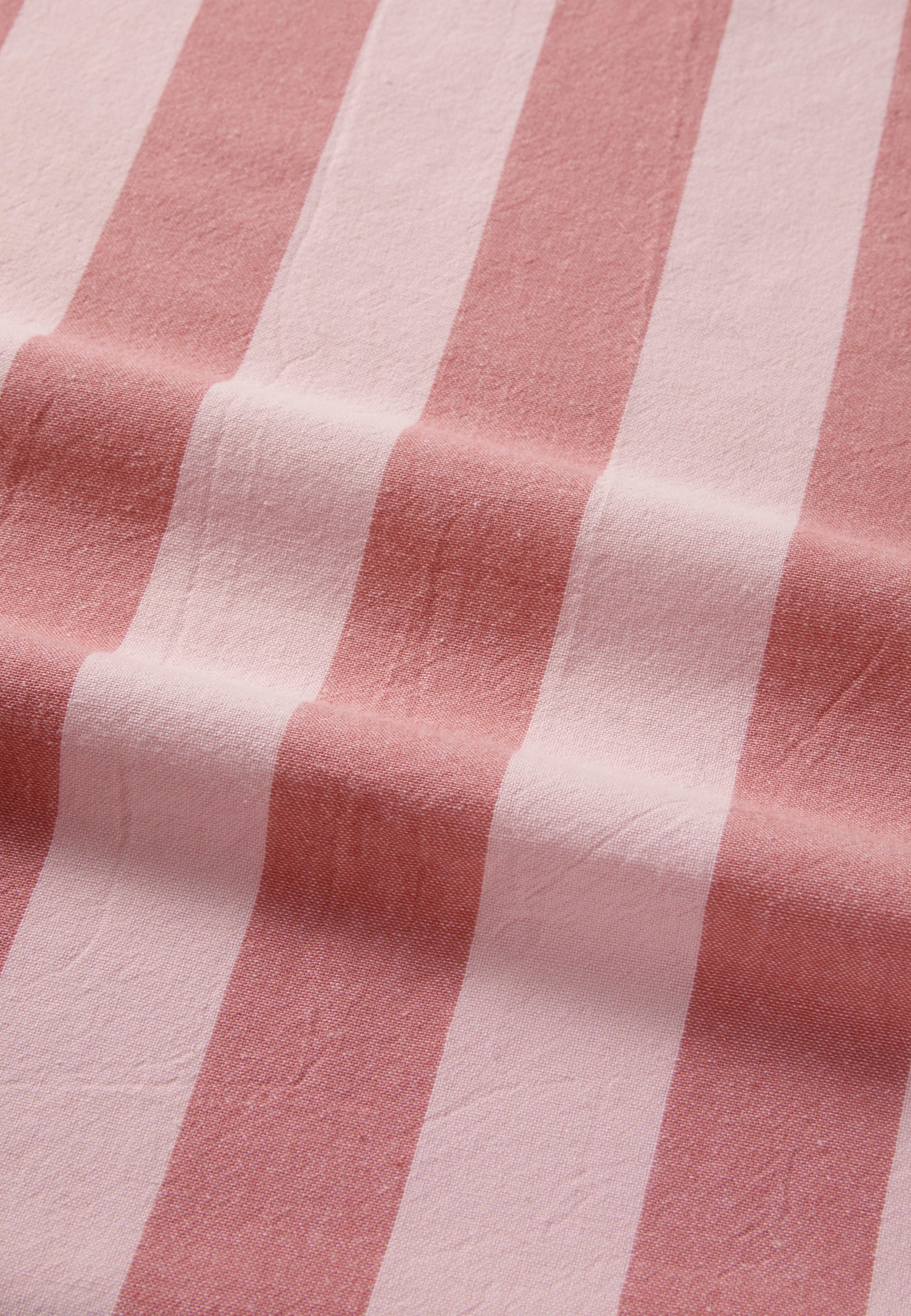 Bordsduk BLOCK 145x250 cm, från PORTOLINO LIVING, i färgen Pink. Klicka för att öppna bilden i stort format