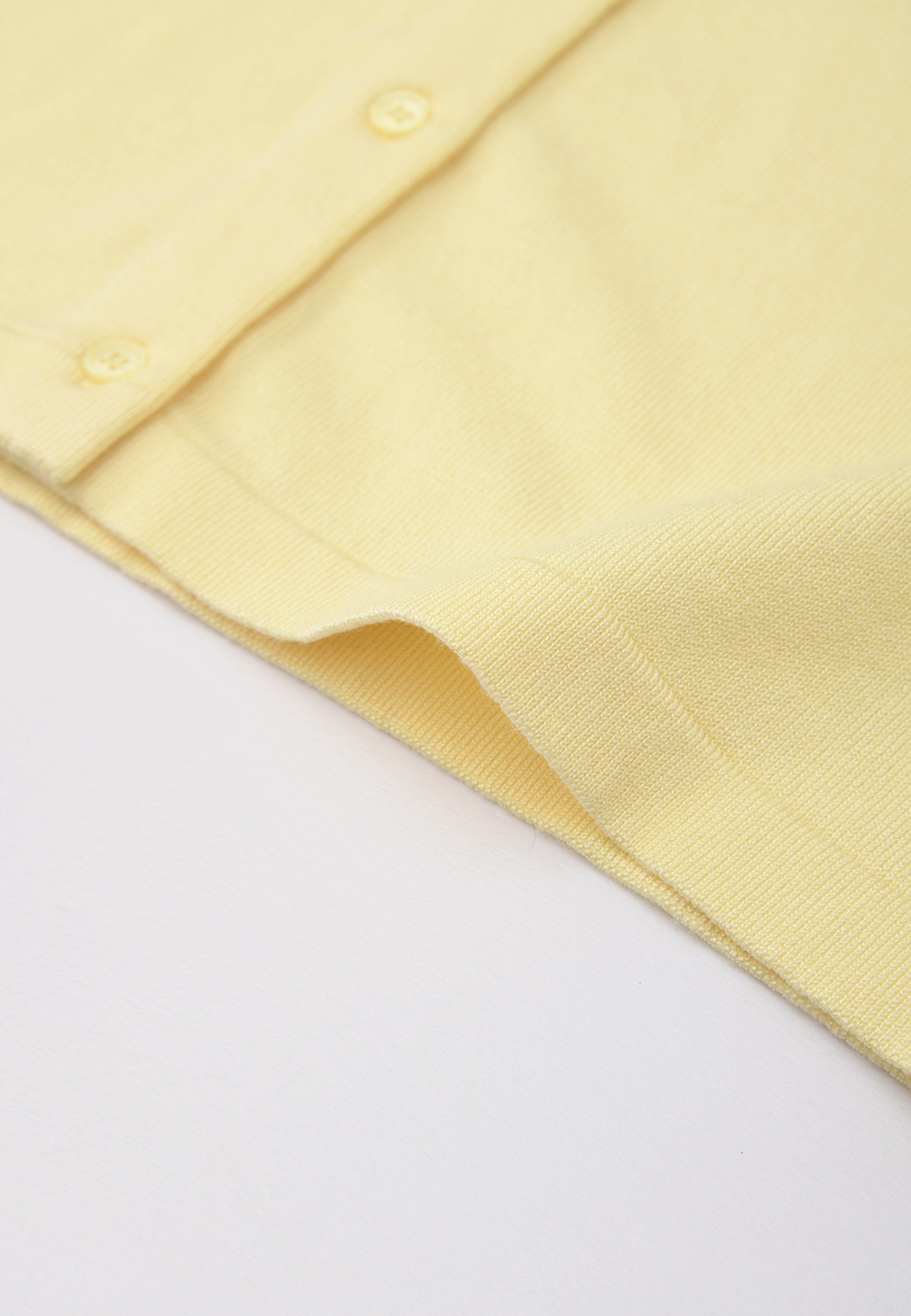 Kortärmad cardigan VANESSA, från Å WOMAN, i färgen Yellow. Klicka för att öppna bilden i stort format