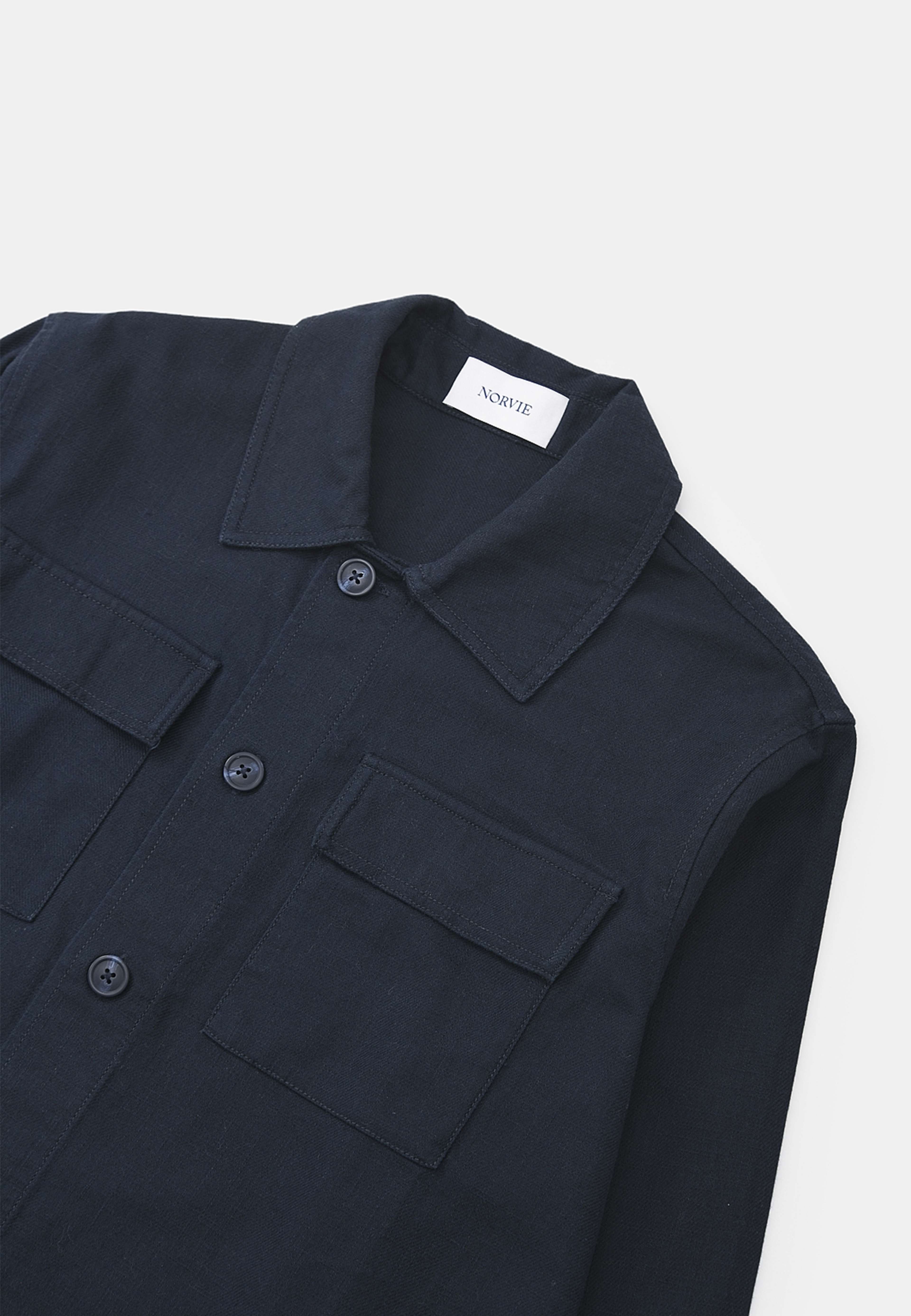 Overshirt HELGE, från NORVIE, i färgen Navy. Klicka för att öppna bilden i stort format