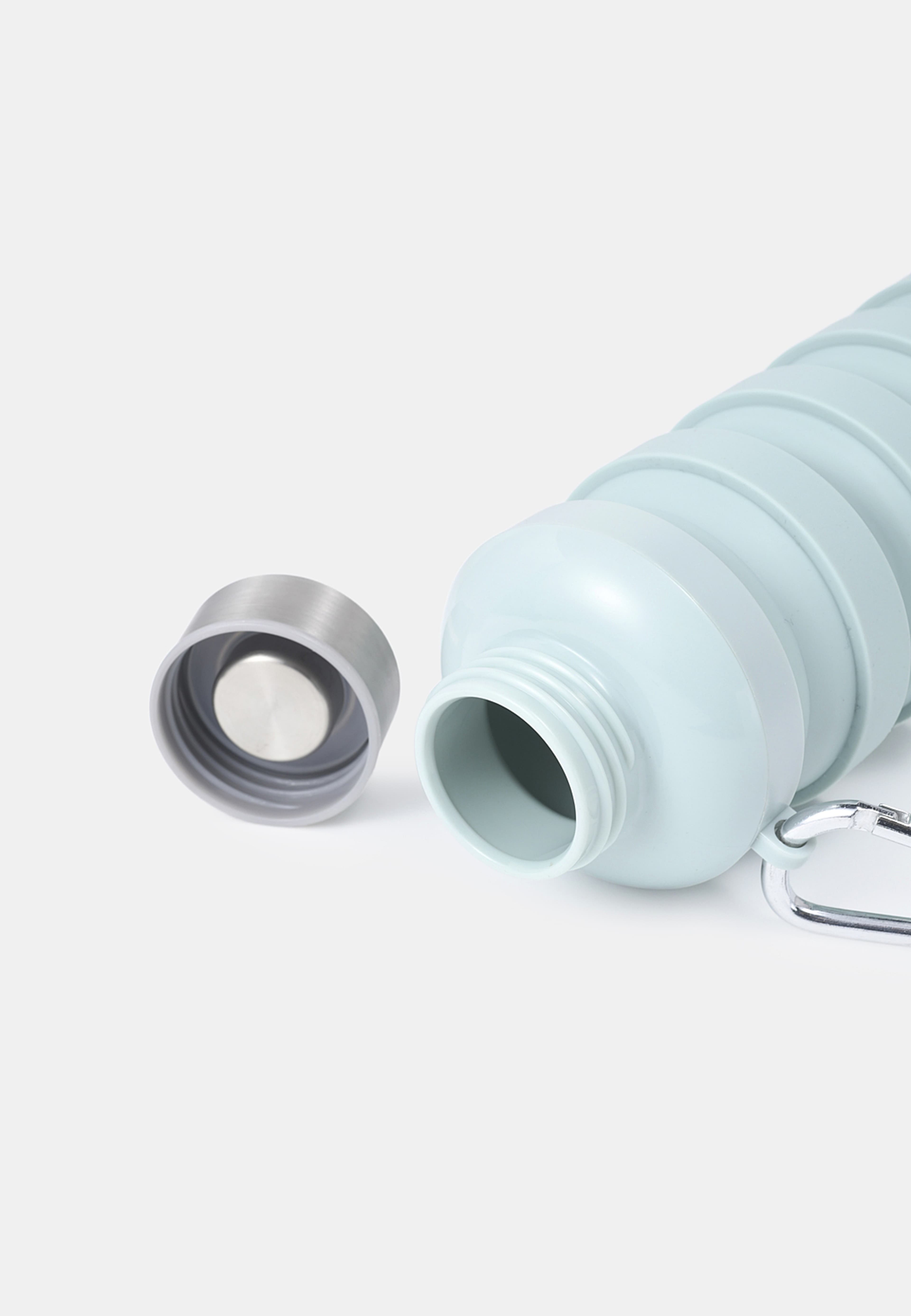 Hopfällbar flaska i silikon 500 ml, från Åhléns Home, i färgen Lt Green. Klicka för att öppna bilden i stort format