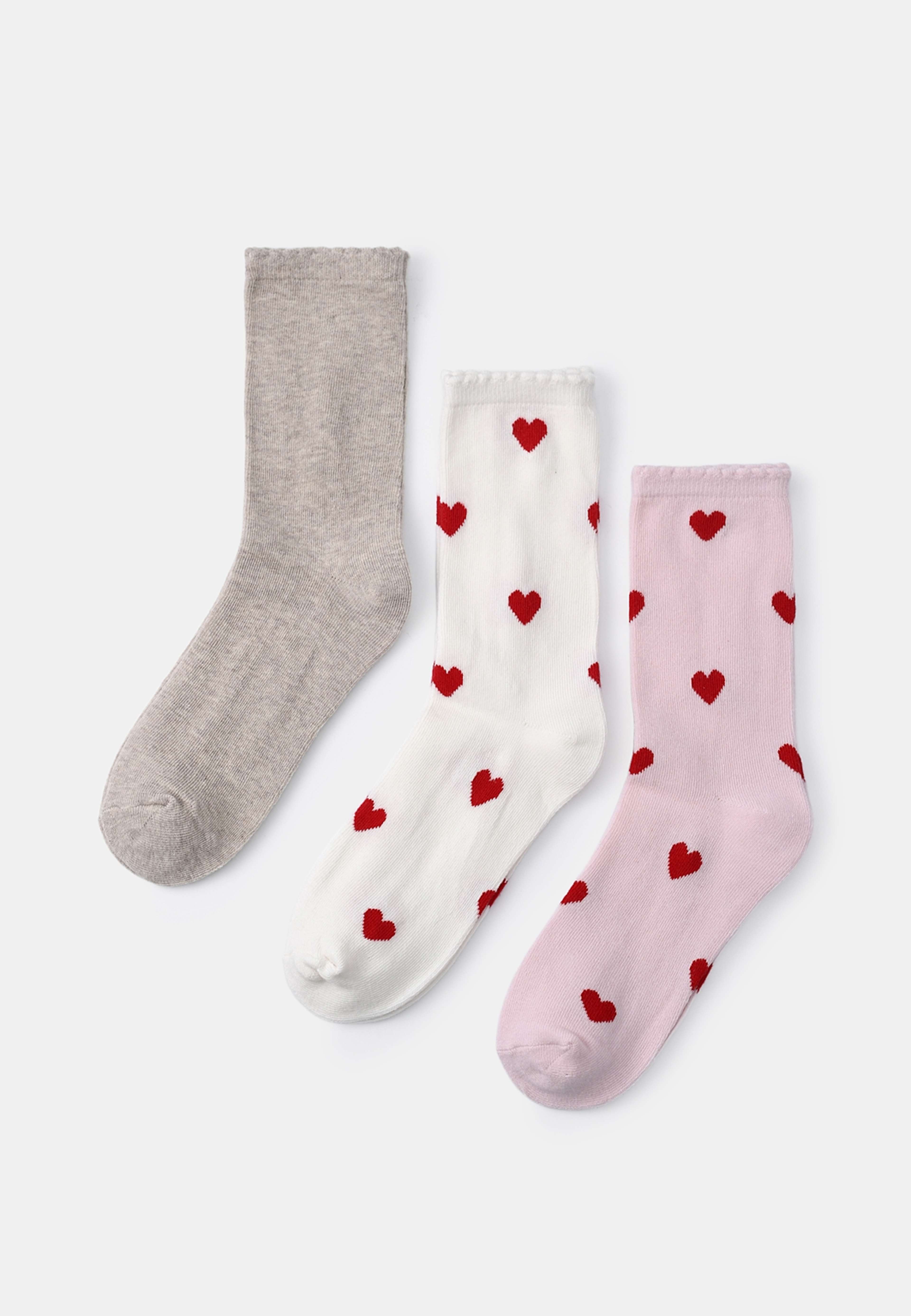 Hjärtmönstrade strumpor, 3-pack, från Å WOMAN, i färgen Red Heart. Klicka för att öppna bilden i stort format