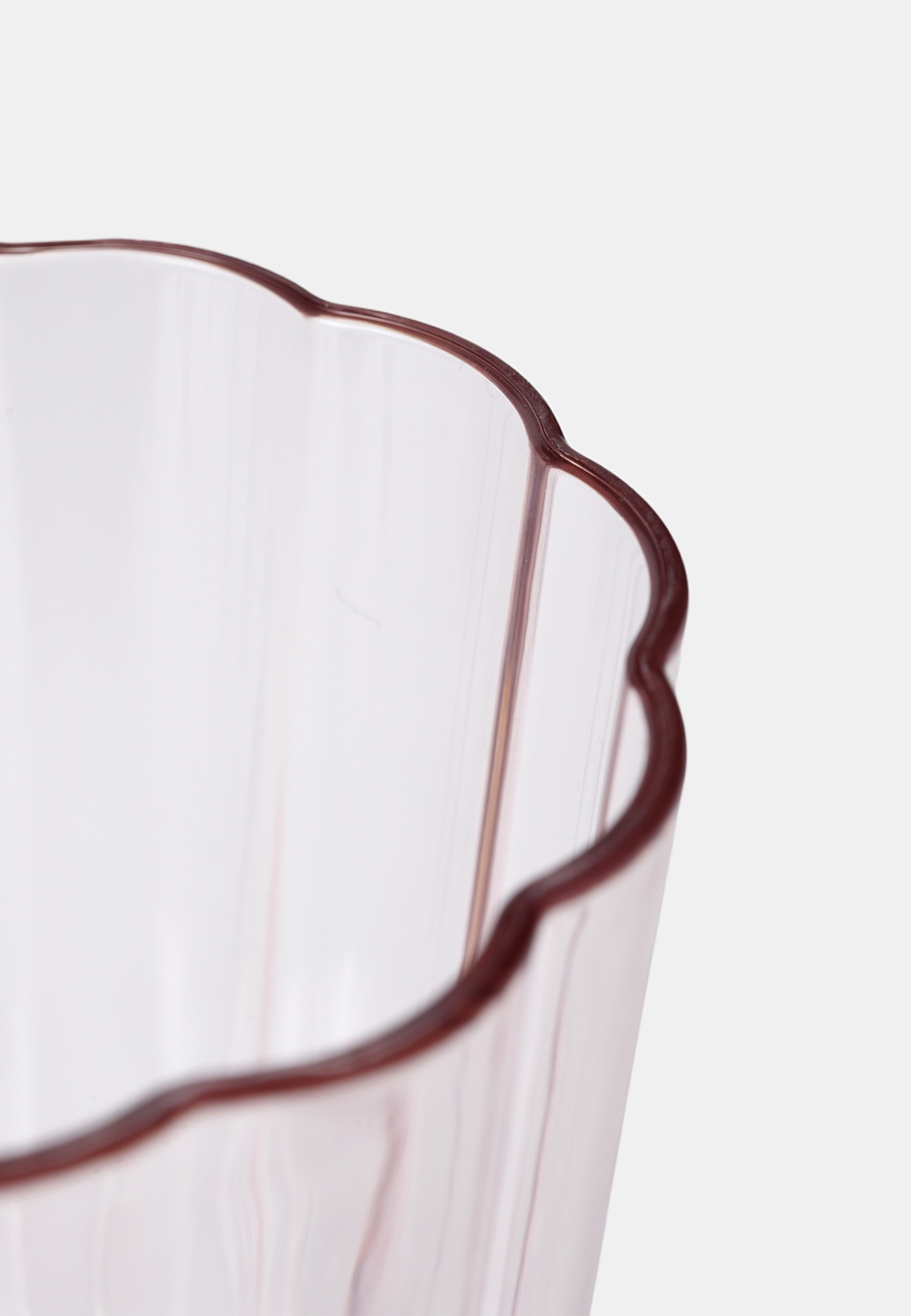 Vinglas i plast FLOWER 33 cl, från Åhléns Home, i färgen Pink. Klicka för att öppna bilden i stort format