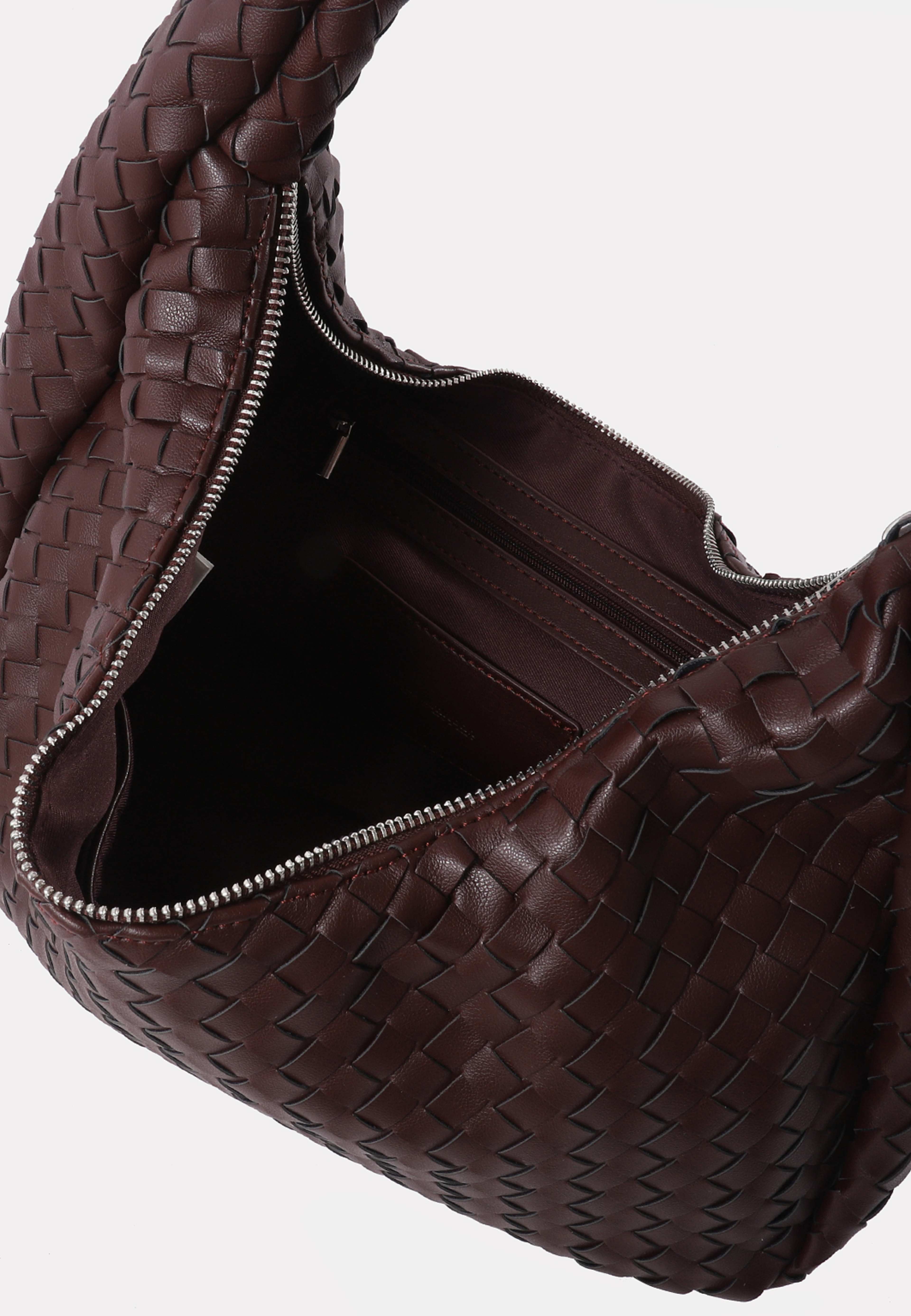 Flätad axelväska EMMA, från Carin Wester, i färgen Burgundy. Klicka för att öppna bilden i stort format