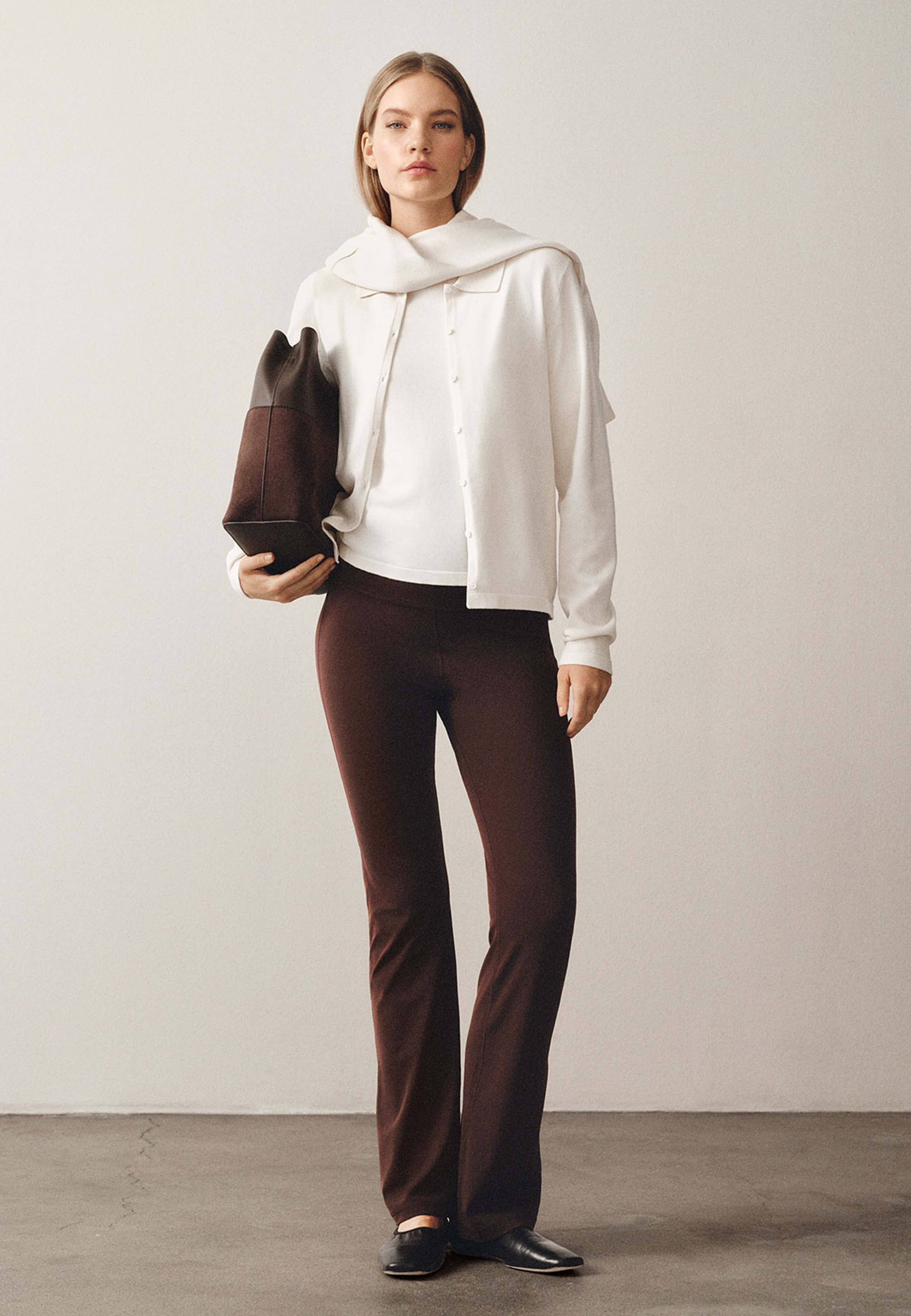 Kortärmad jumper KARIN, från Å WOMAN, i färgen Cream. Klicka för att öppna bilden i stort format