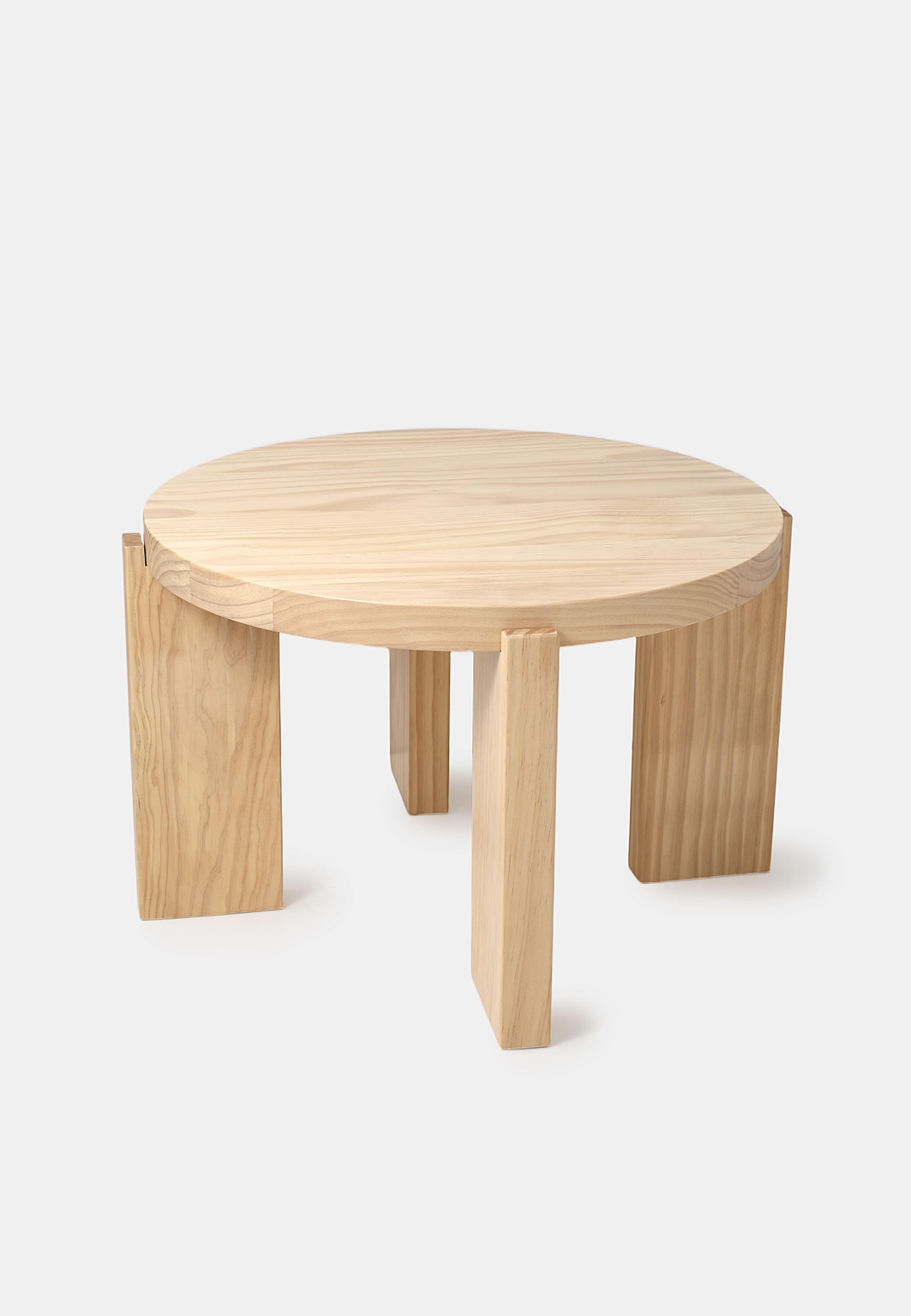 Soffbord i furu NORI, från Åhléns Home, i färgen Light Wood. Klicka för att öppna bilden i stort format