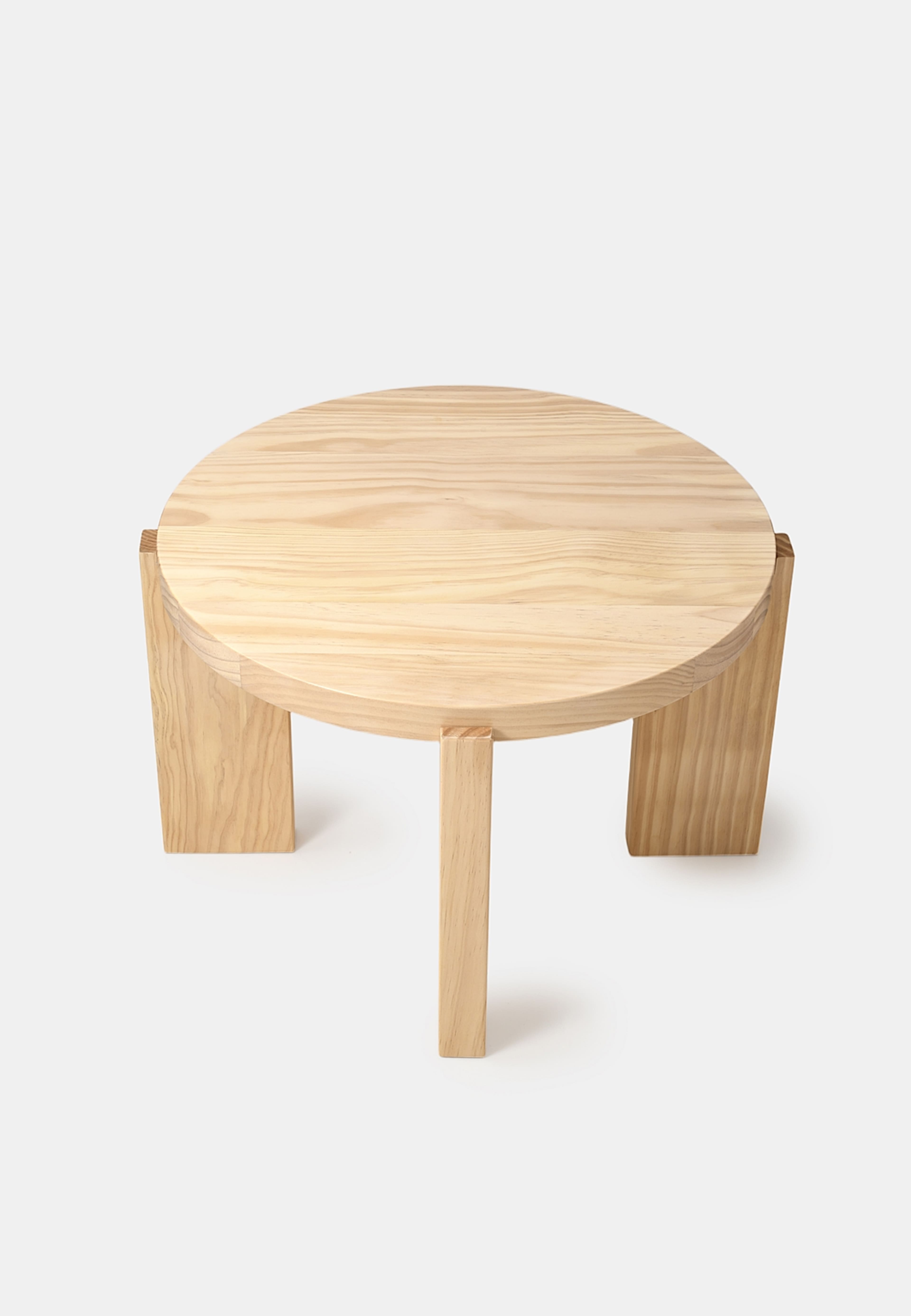 Soffbord i furu NORI, från Åhléns Home, i färgen Light Wood. Klicka för att öppna bilden i stort format