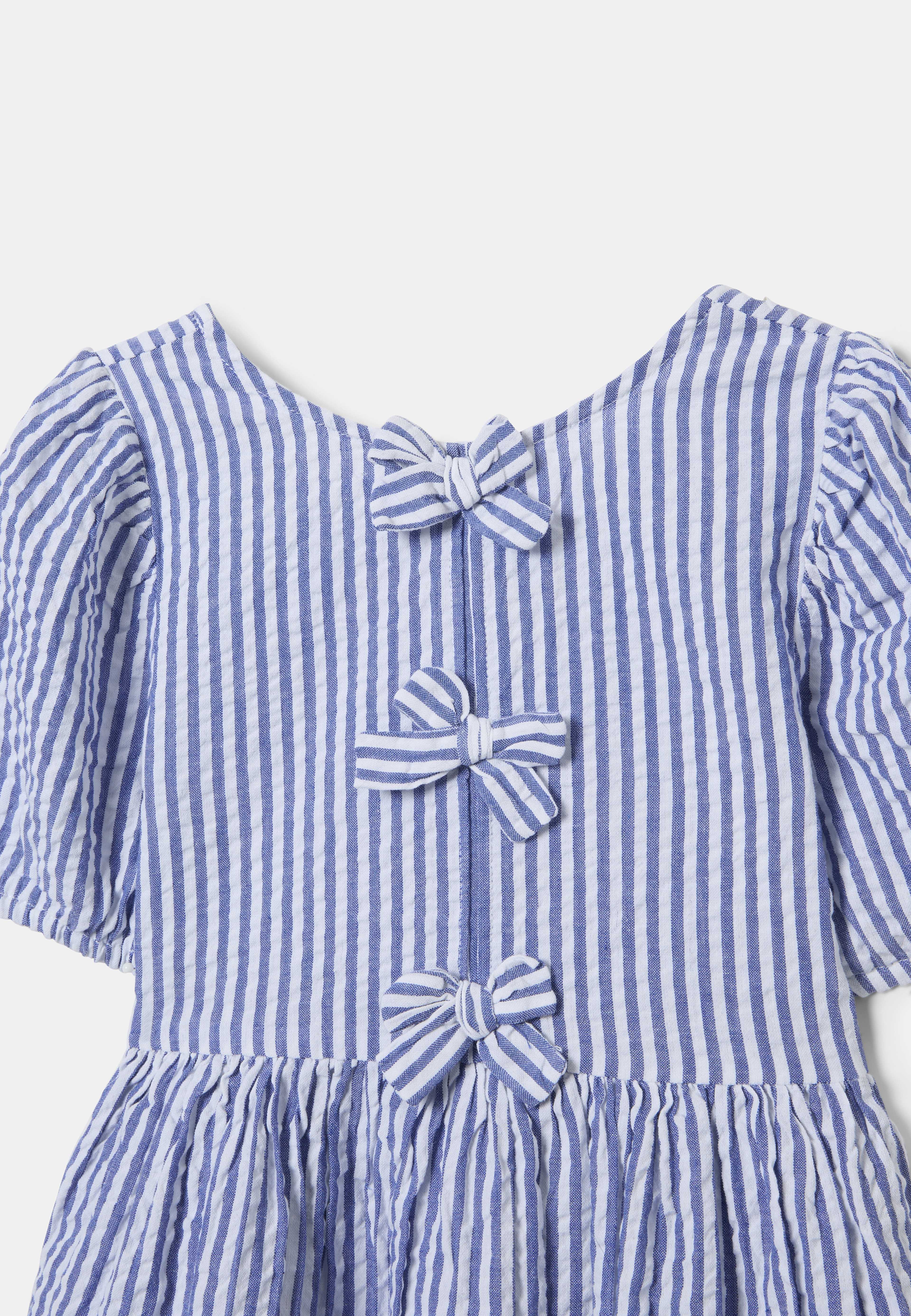 Klänning i bäckebölja CAMILLE, från RIKIKI, i färgen Blue. Klicka för att öppna bilden i stort format