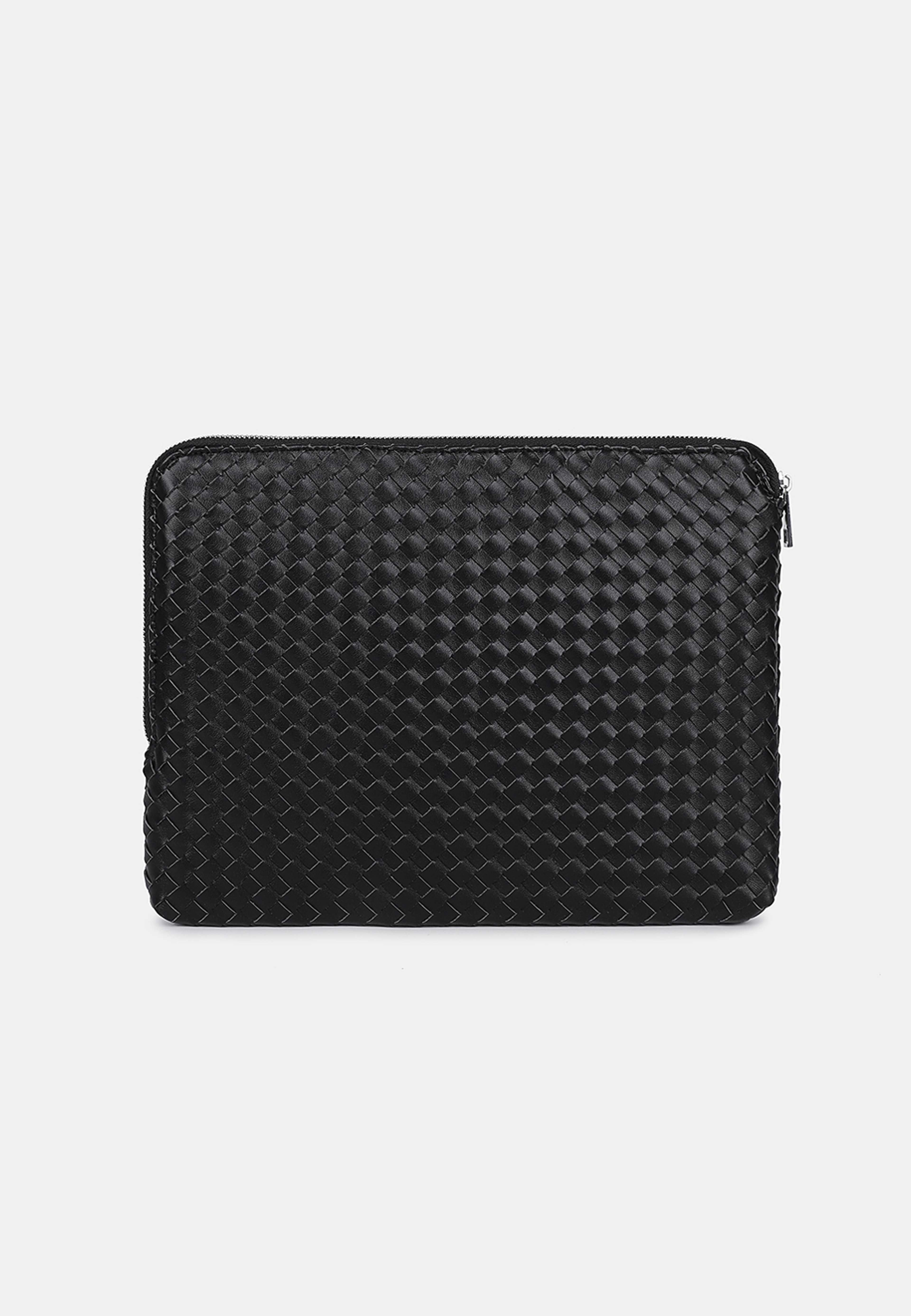 Flätat laptopfodral EMMA, från Carin Wester, i färgen Black. Klicka för att öppna bilden i stort format