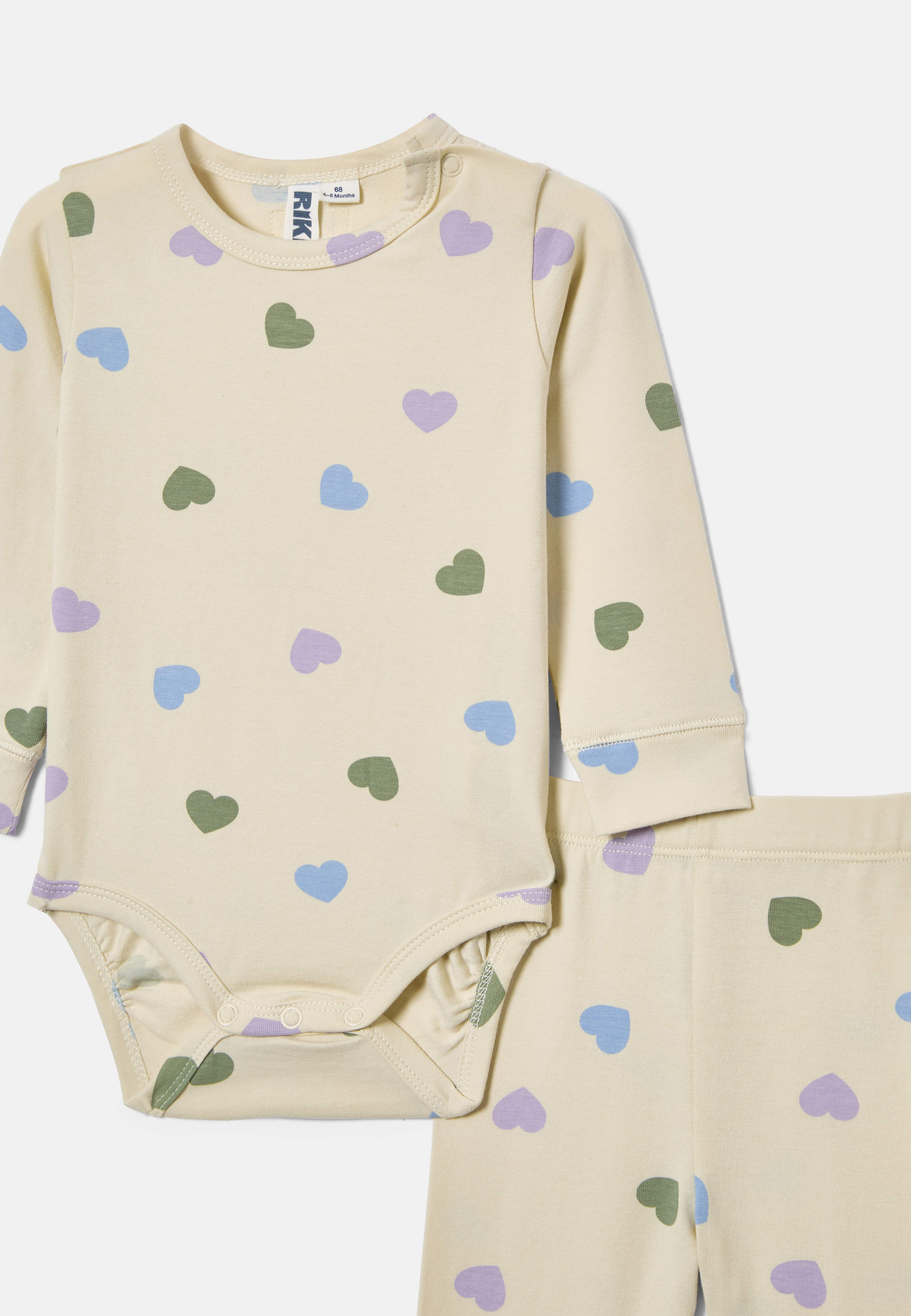 Tvådelat set ROY, från RIKIKI, i färgen Heart. Klicka för att öppna bilden i stort format