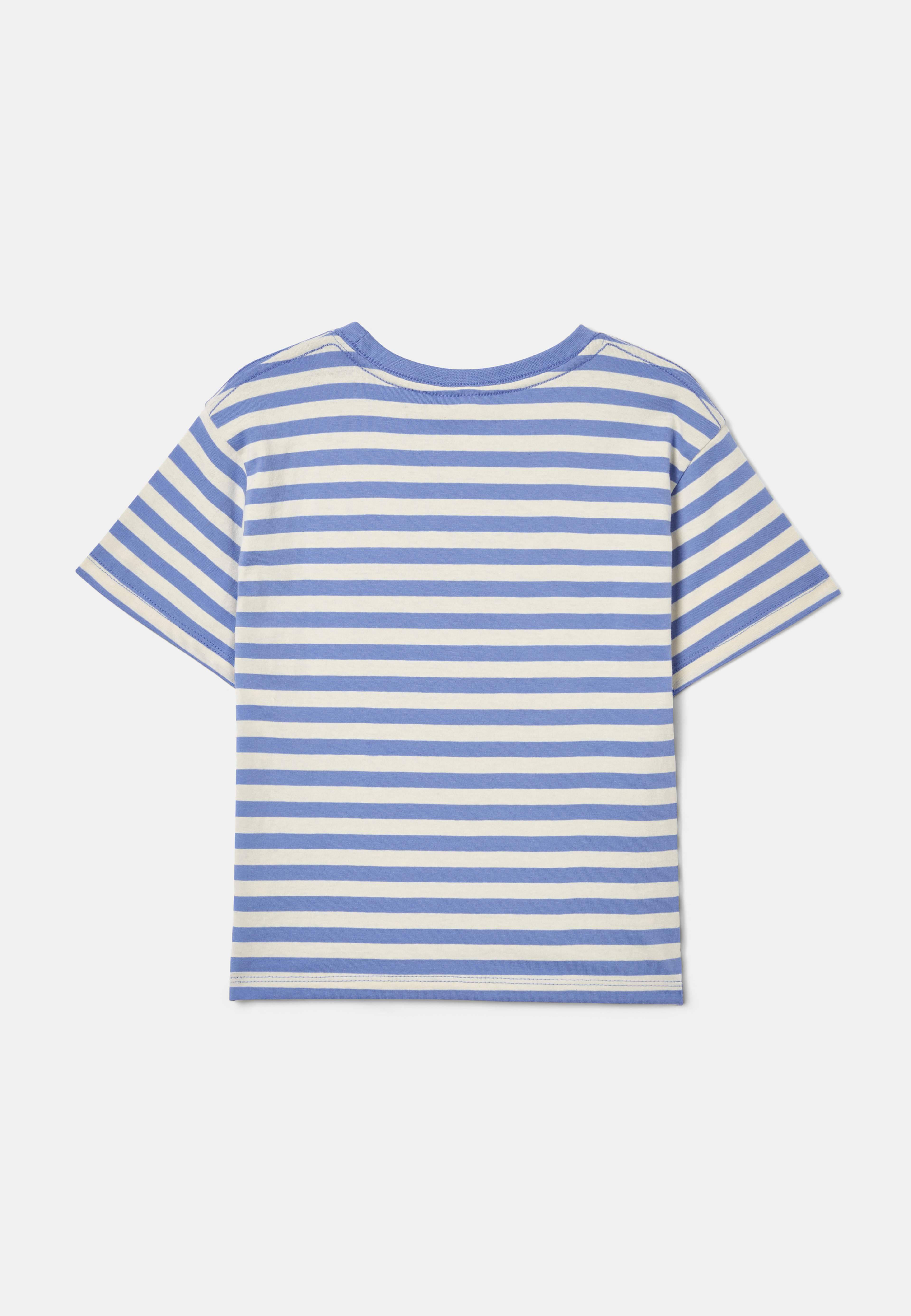 T-shirt ANDIE, från RIKIKI, i färgen Blue Stripe. Klicka för att öppna bilden i stort format