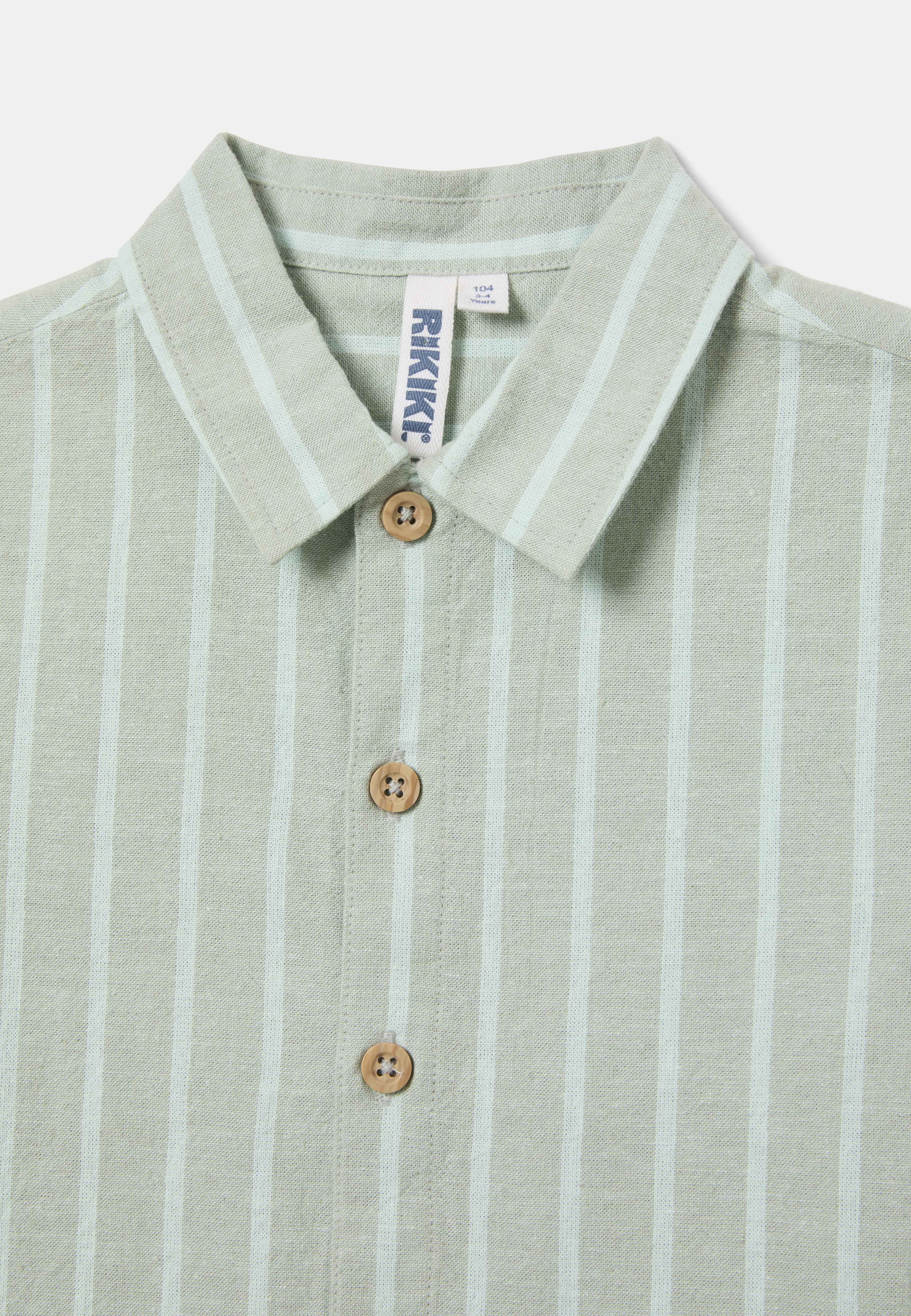 Randig skjorta i linnemix BEN, från RIKIKI, i färgen Green/Blue Stripes. Klicka för att öppna bilden i stort format