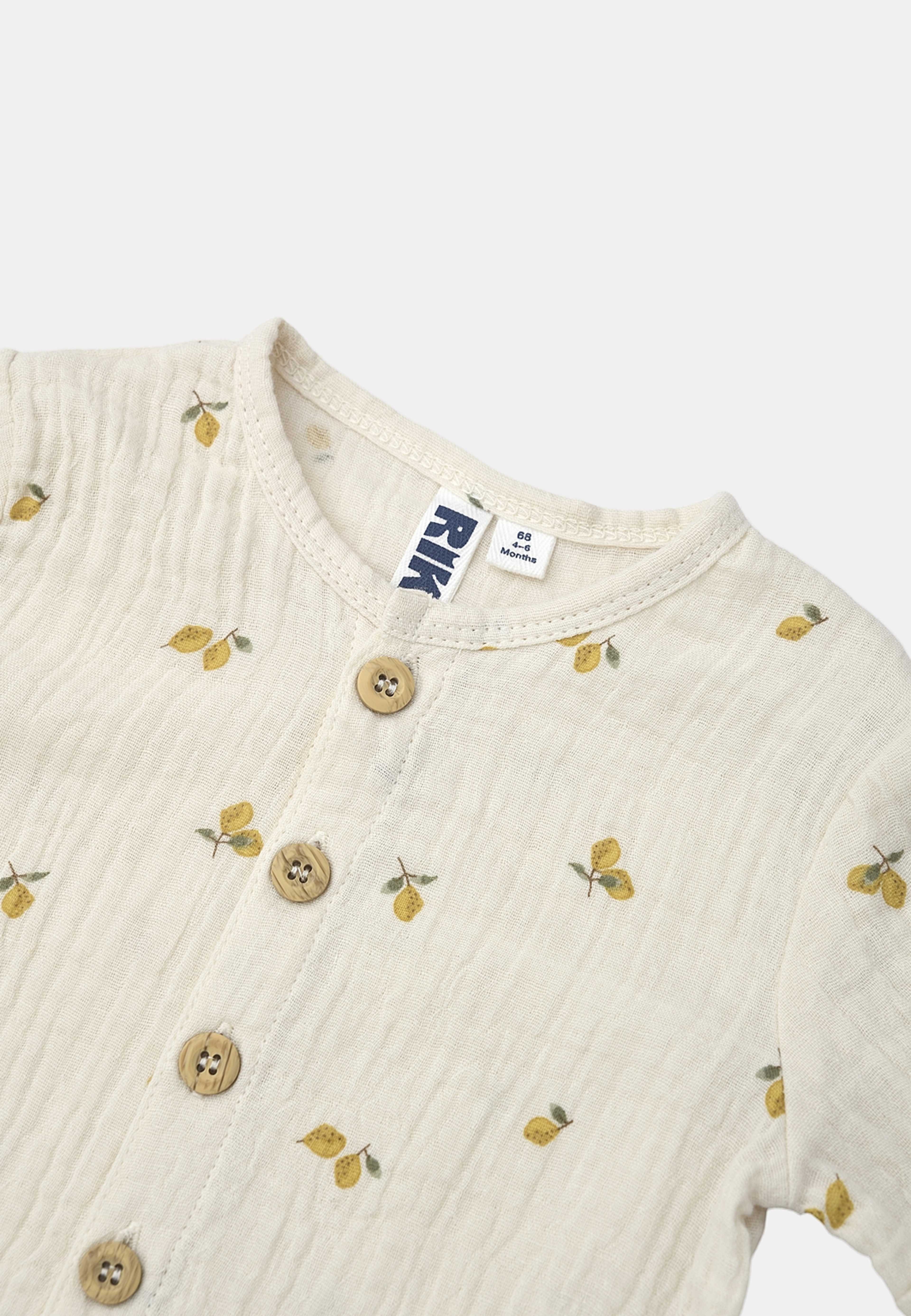 Onsie i krinklad bomull STELLAN, från RIKIKI, i färgen Lemon. Klicka för att öppna bilden i stort format