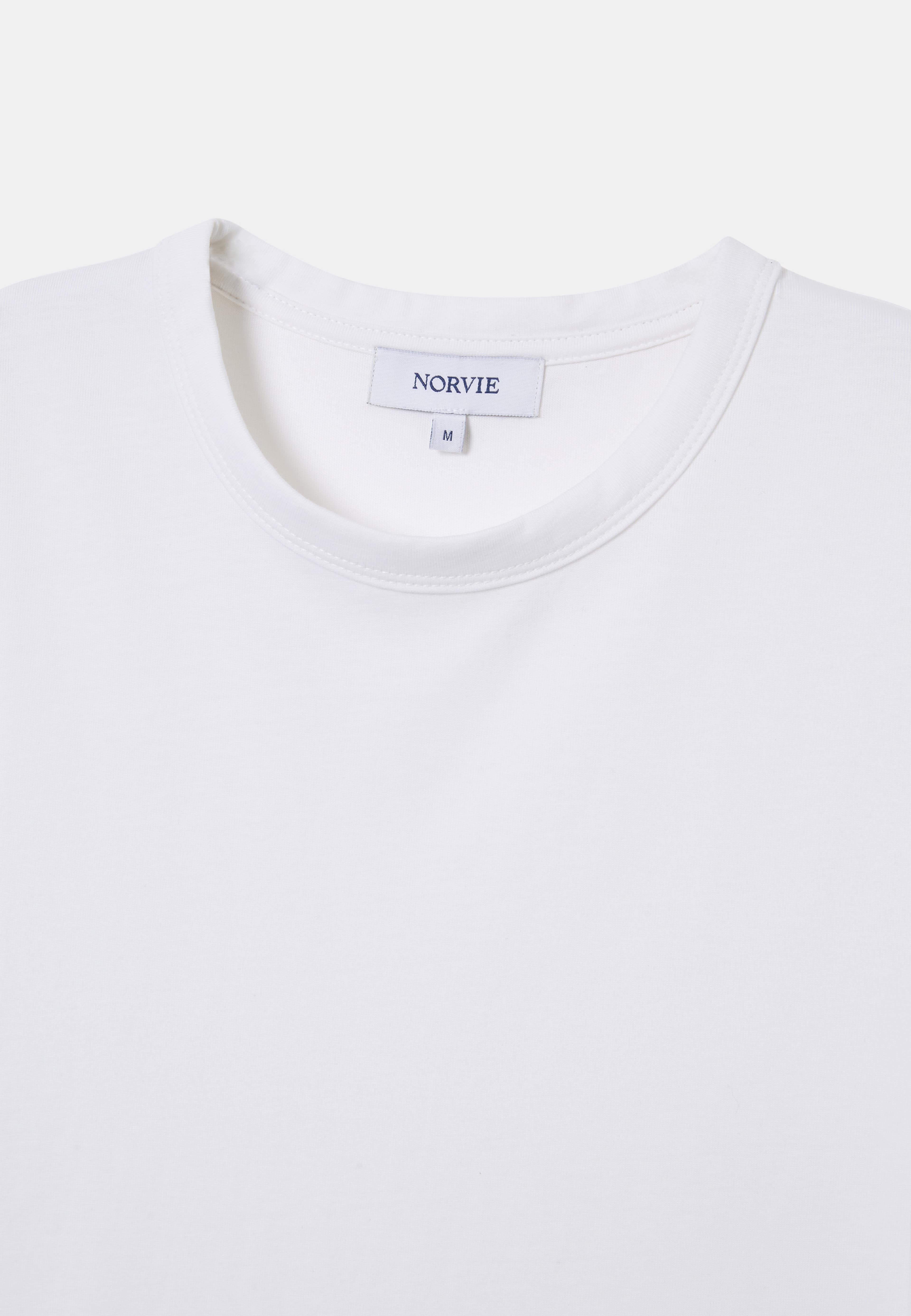 T-shirt BEIRON, från NORVIE, i färgen White. Klicka för att öppna bilden i stort format