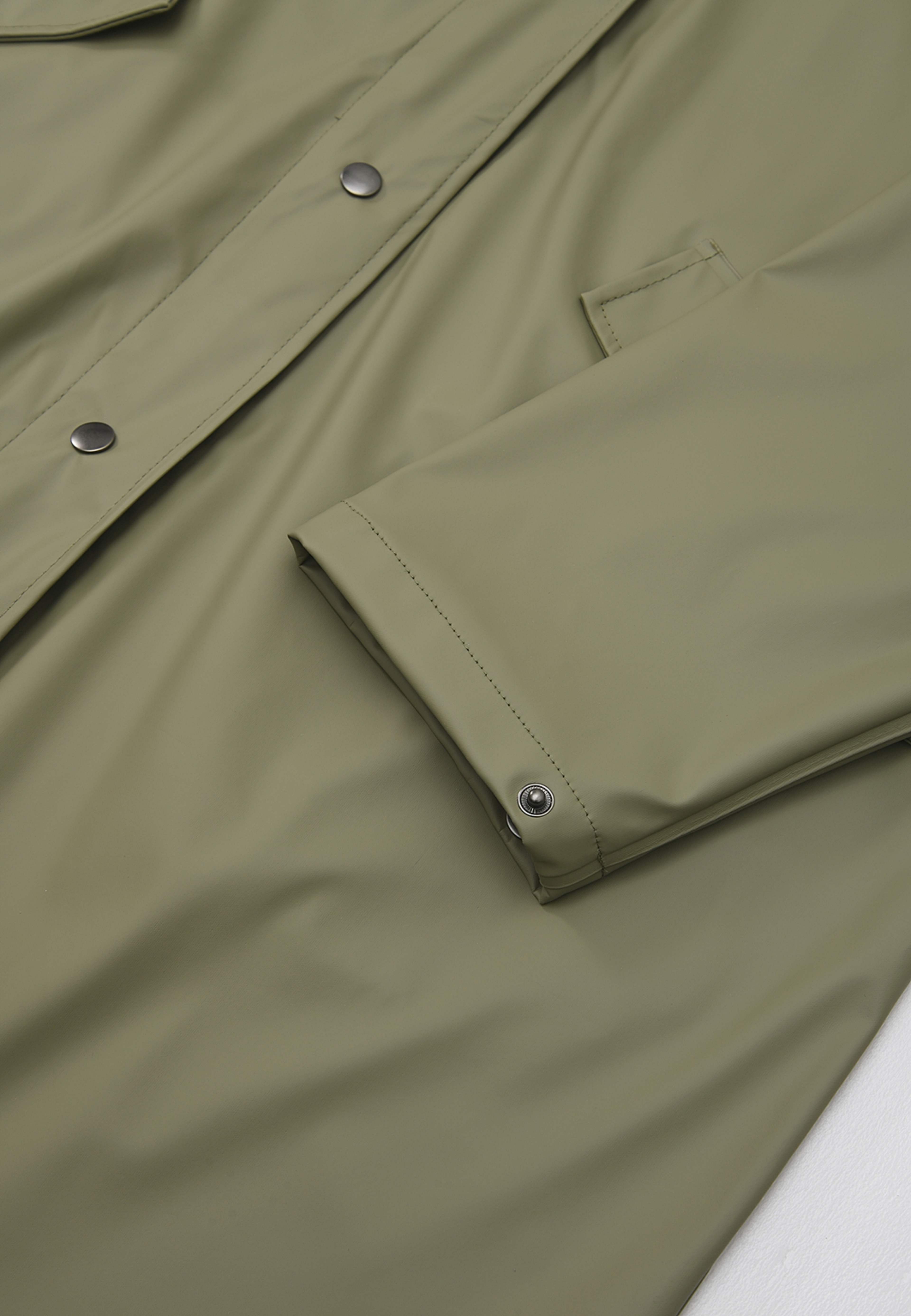 Regnjacka HEAVEN, från Å WOMAN, i färgen Light Khaki. Klicka för att öppna bilden i stort format