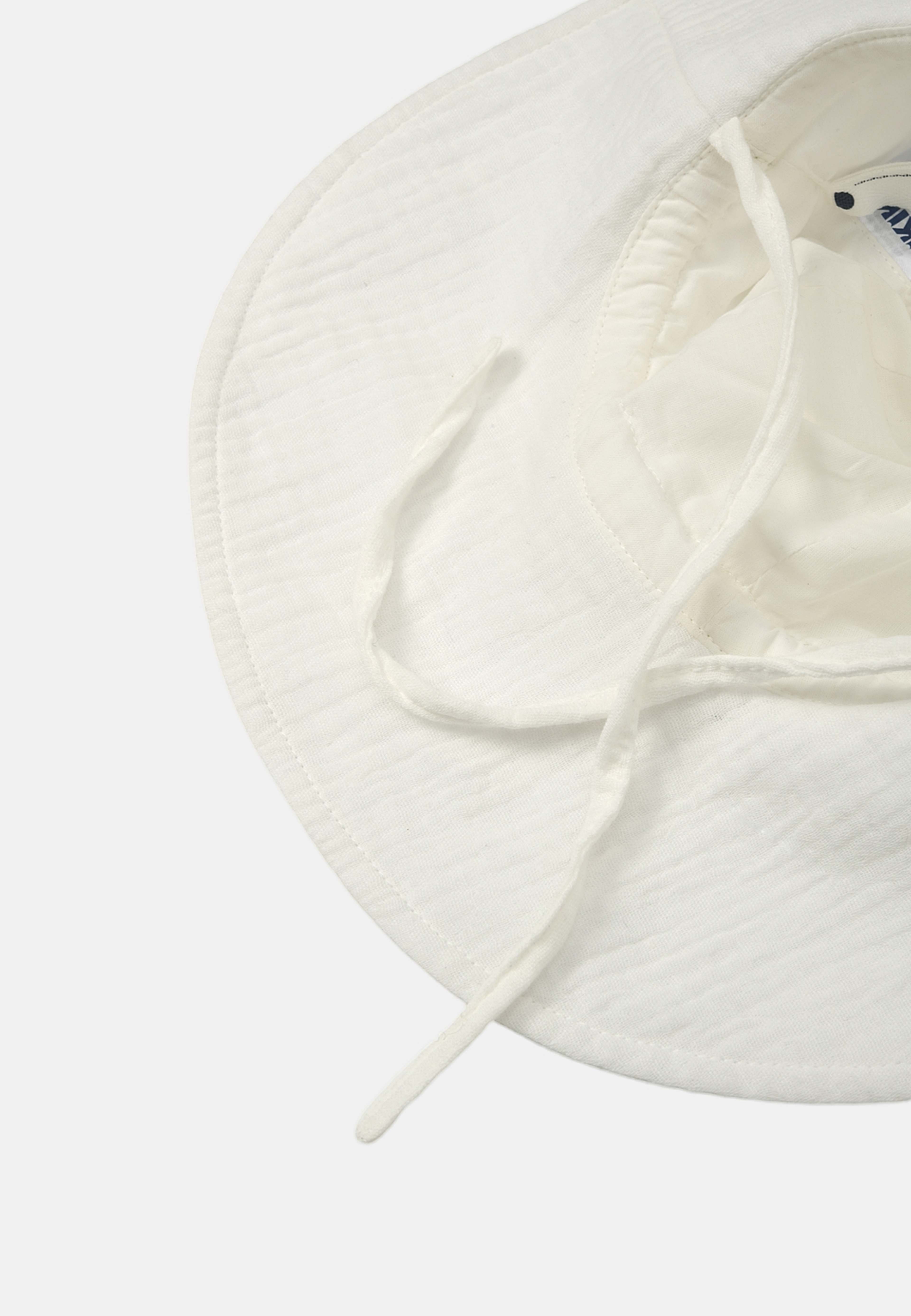 Solhatt i krinklad bomull FRED, från RIKIKI, i färgen Off White. Klicka för att öppna bilden i stort format