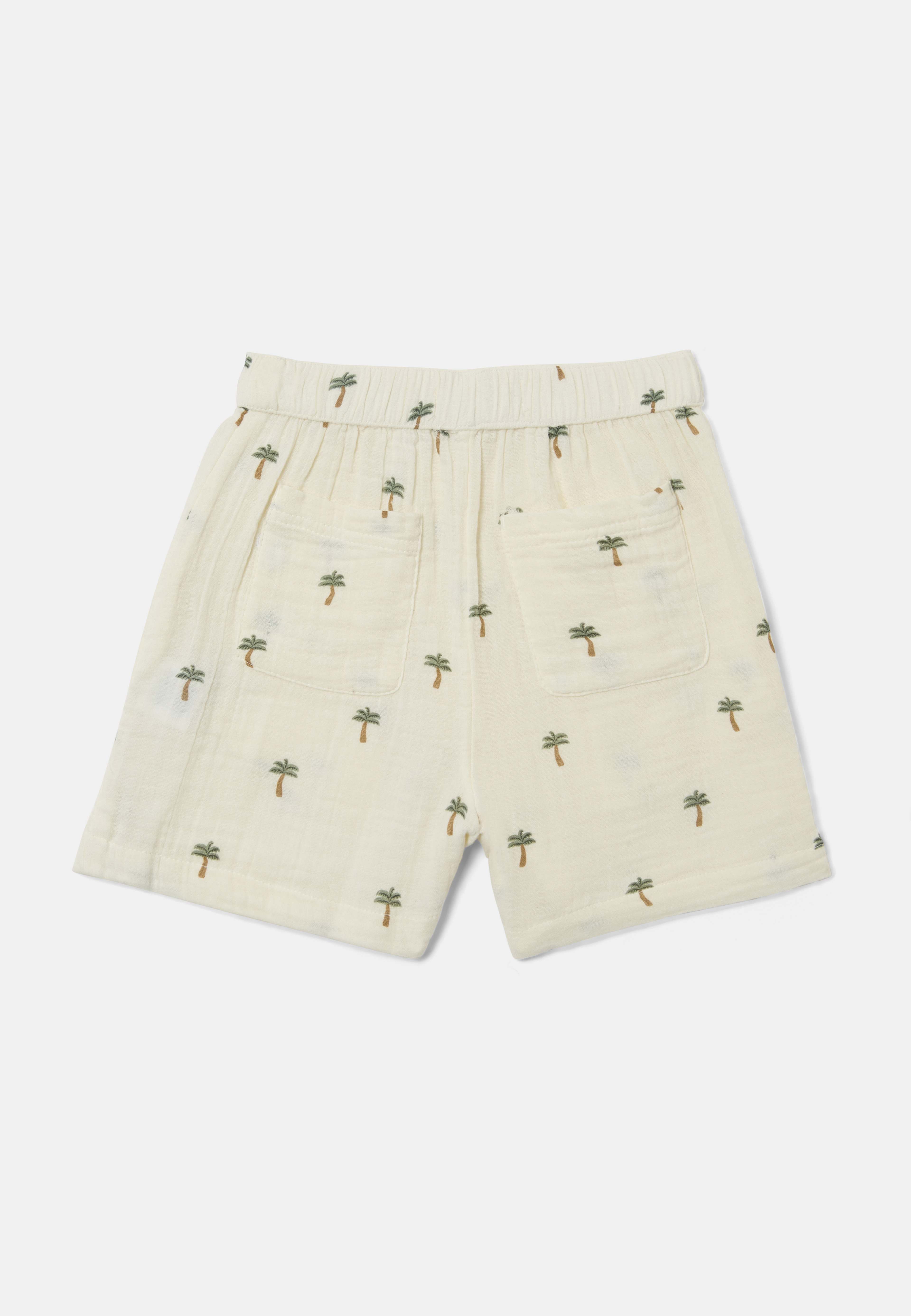 Krinklade shorts ISAC, från RIKIKI, i färgen Palm. Klicka för att öppna bilden i stort format